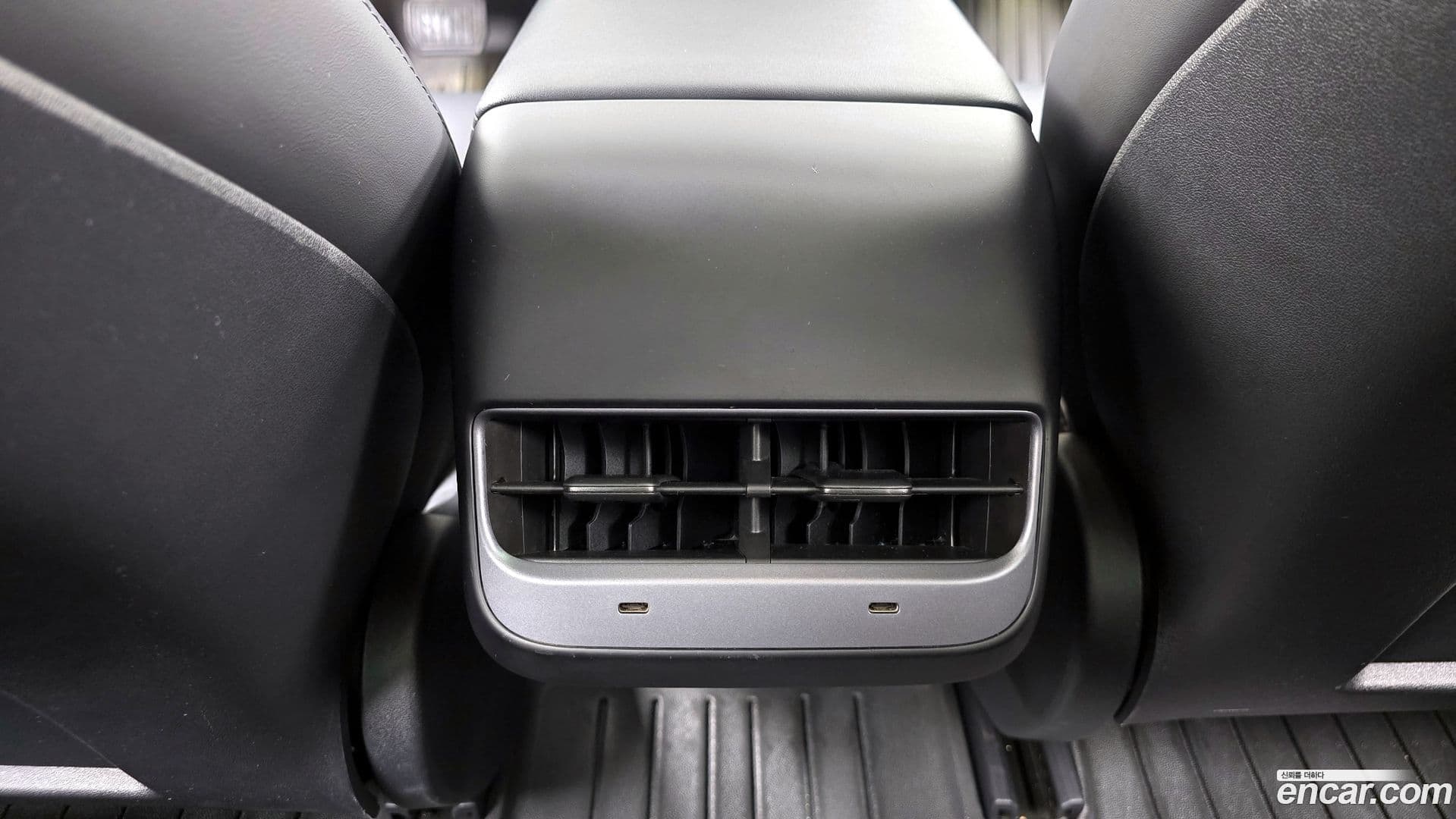 Main__Slider__Photo:Model 3 Tesla 2022.8-18