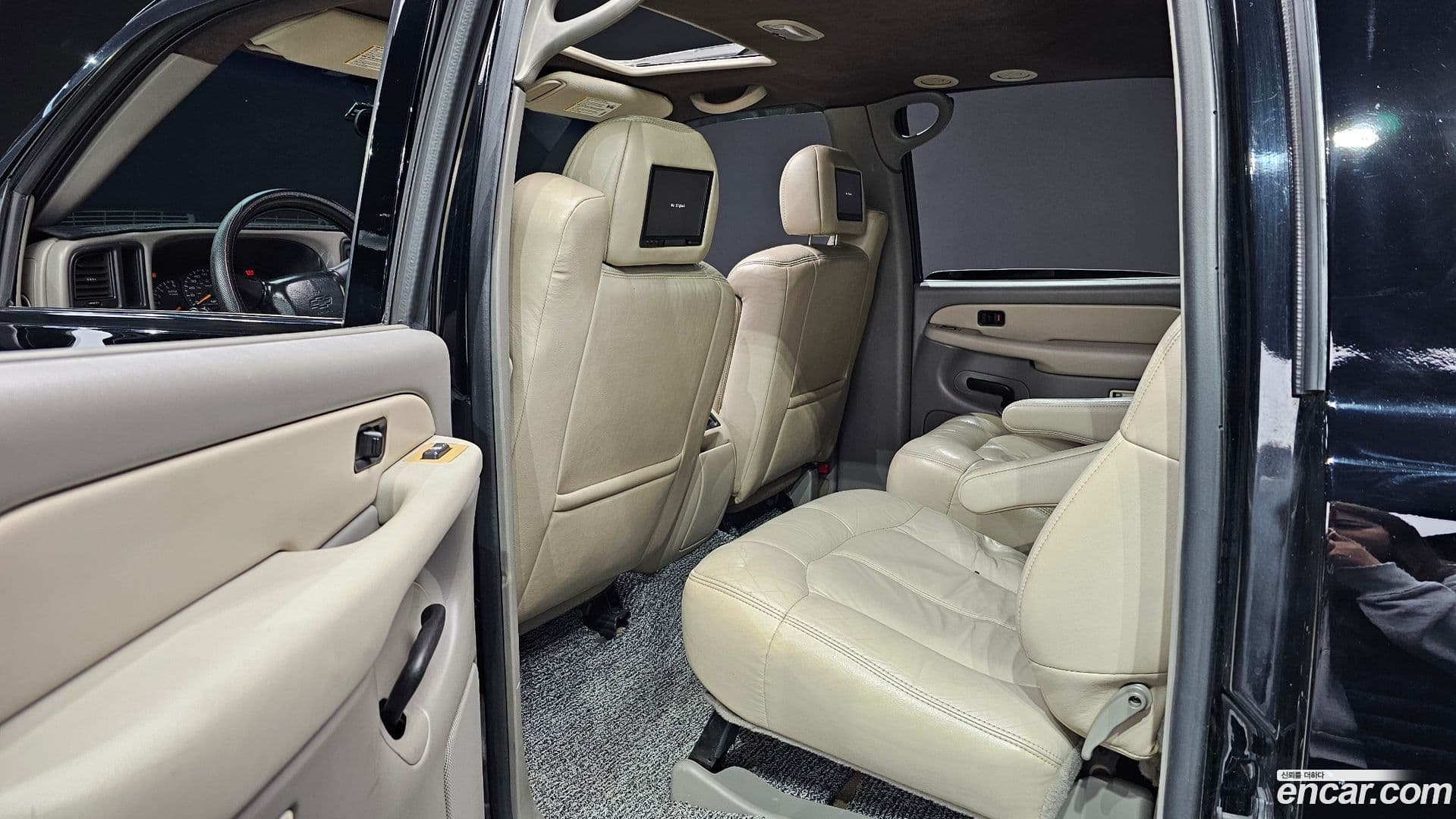 Main__Slider__Photo:Surburban Chevrolet 2001.11-11