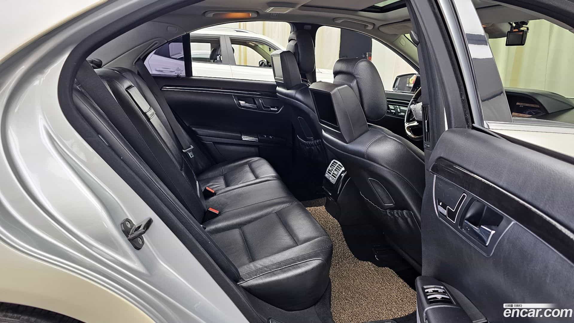 S-Class Mercedes-Benz 2010.10-OPTION-016