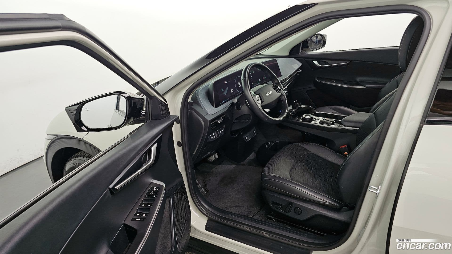 Main__Slider__Photo:EV6 Kia 2022.3-9