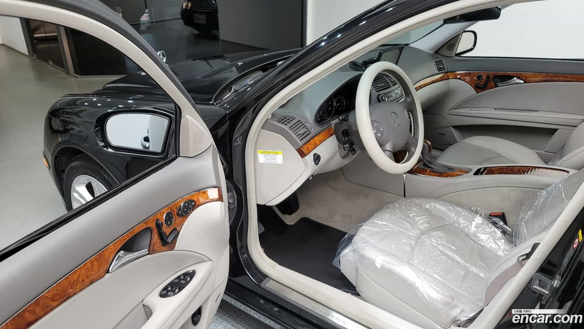 E-Class Mercedes-Benz 2006.11-OPTION-015