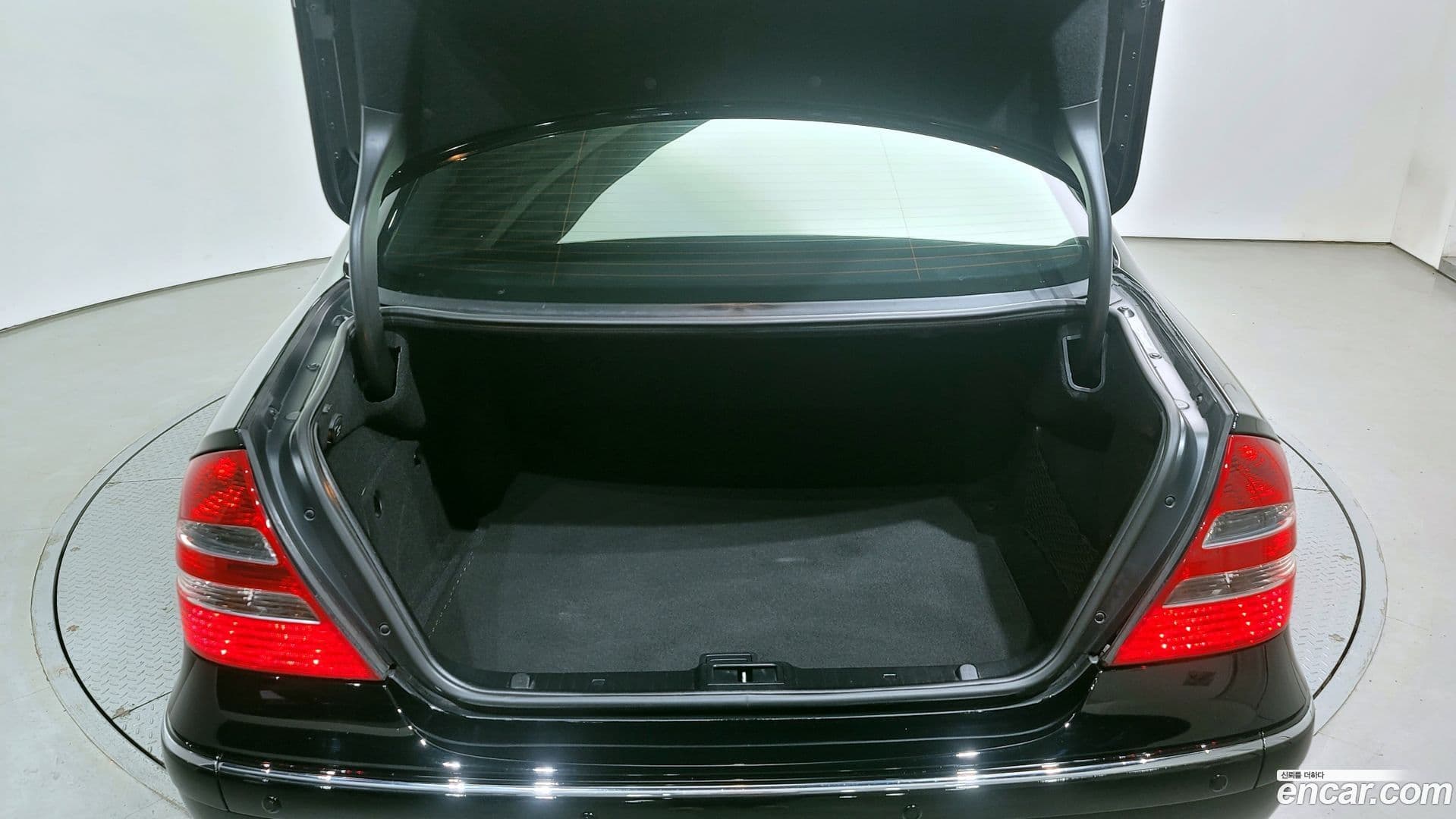 Main__Slider__Photo:E-Class Mercedes-Benz 2006.11-19