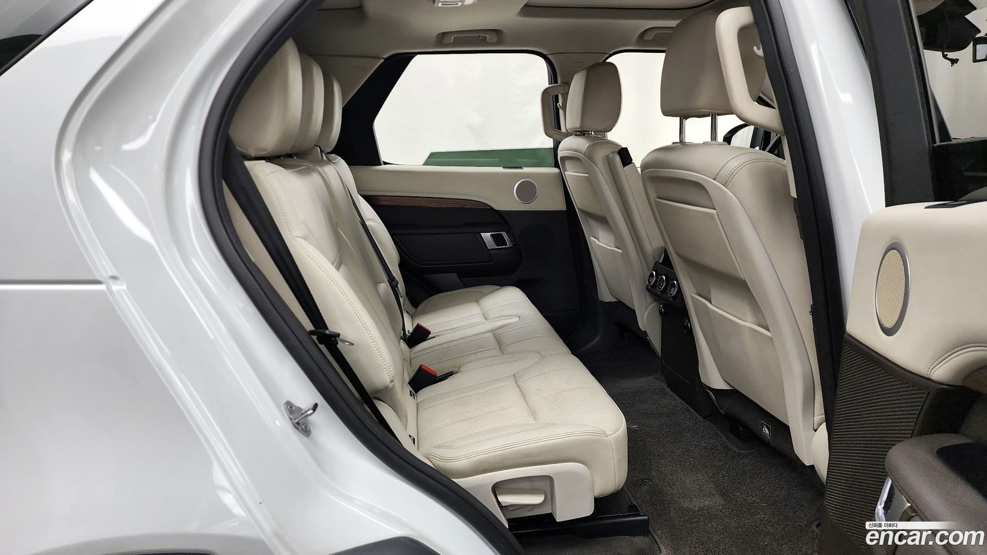 Main__Slider__Photo:Discovery Land Rover 2017.11-11