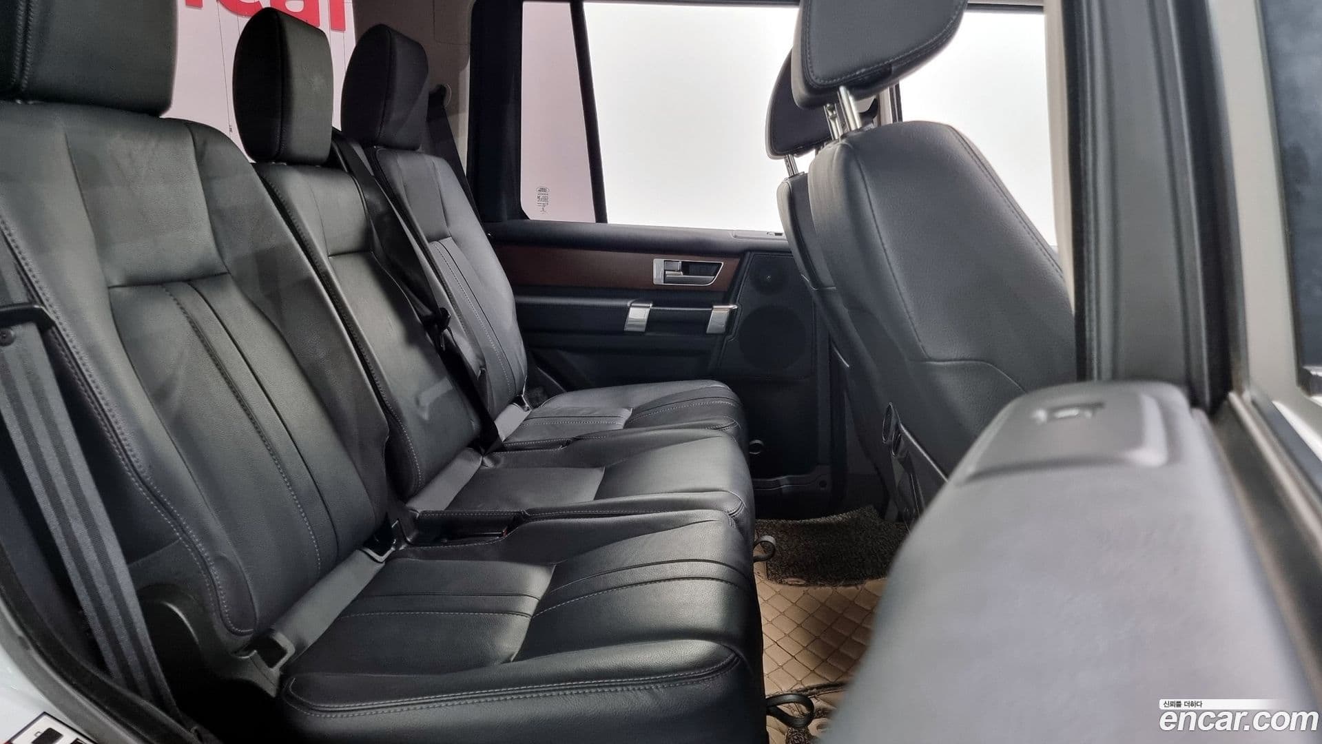 Main__Slider__Photo:Discovery Land Rover 2015.10-11