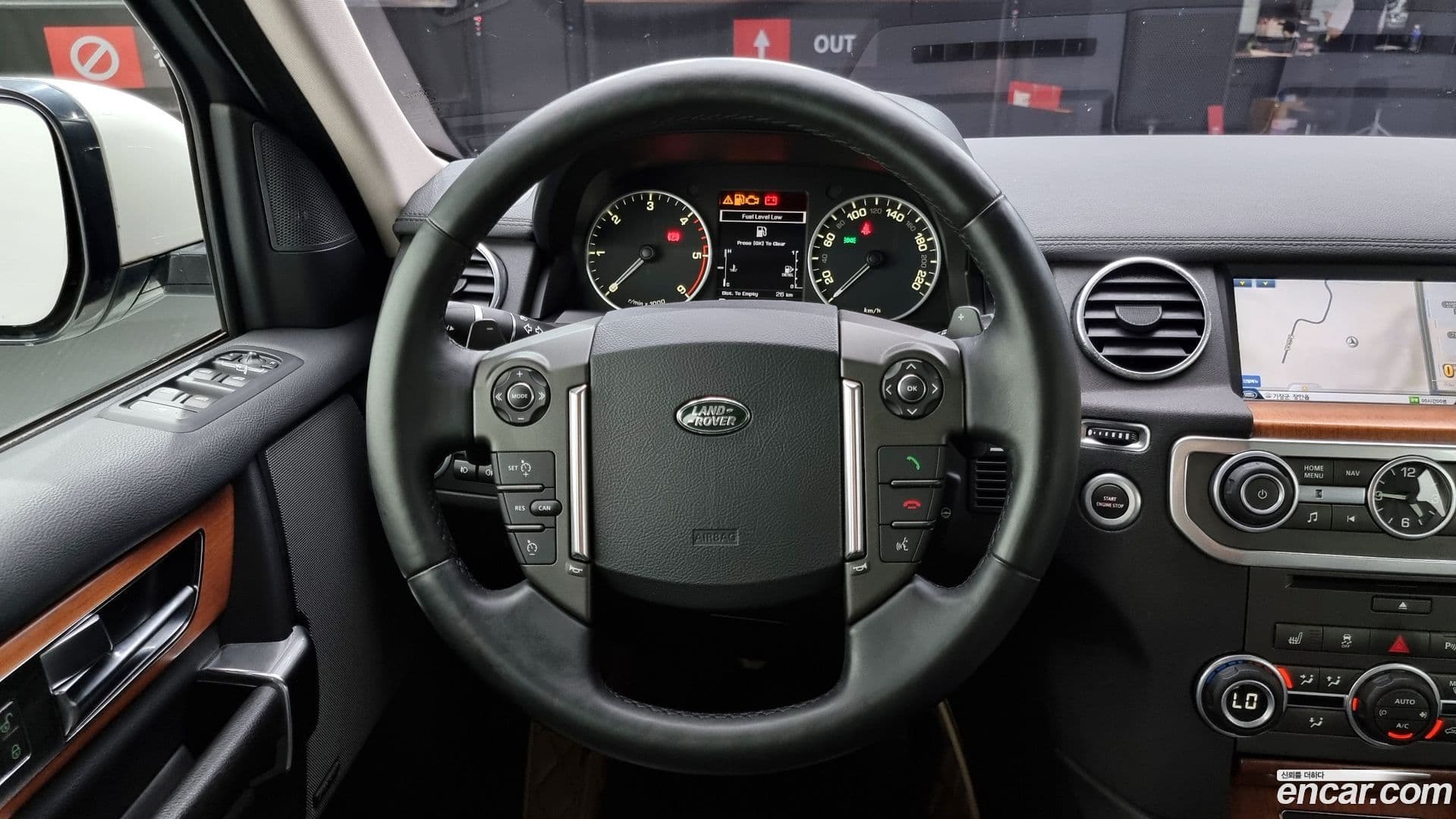 Main__Slider__Photo:Discovery Land Rover 2015.10-12