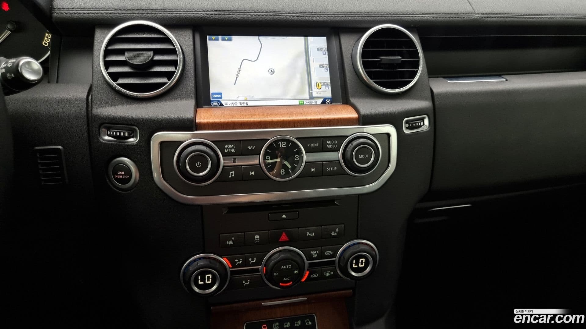 Main__Slider__Photo:Discovery Land Rover 2015.10-13