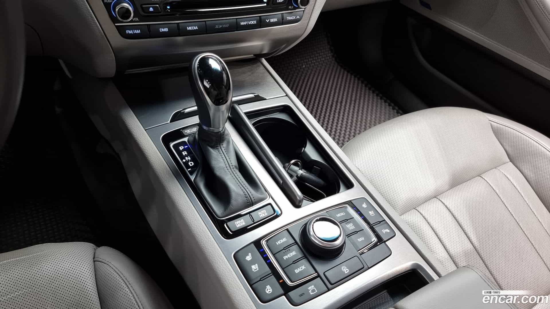 Genesis Hyundai 2016.0-INNER-009