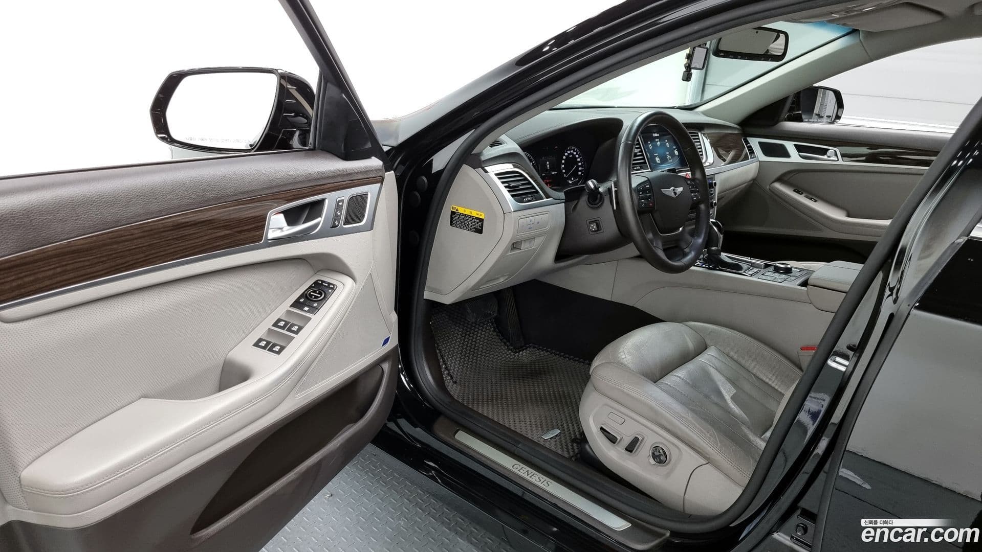 Main__Slider__Photo:Genesis Hyundai 2016.0-9