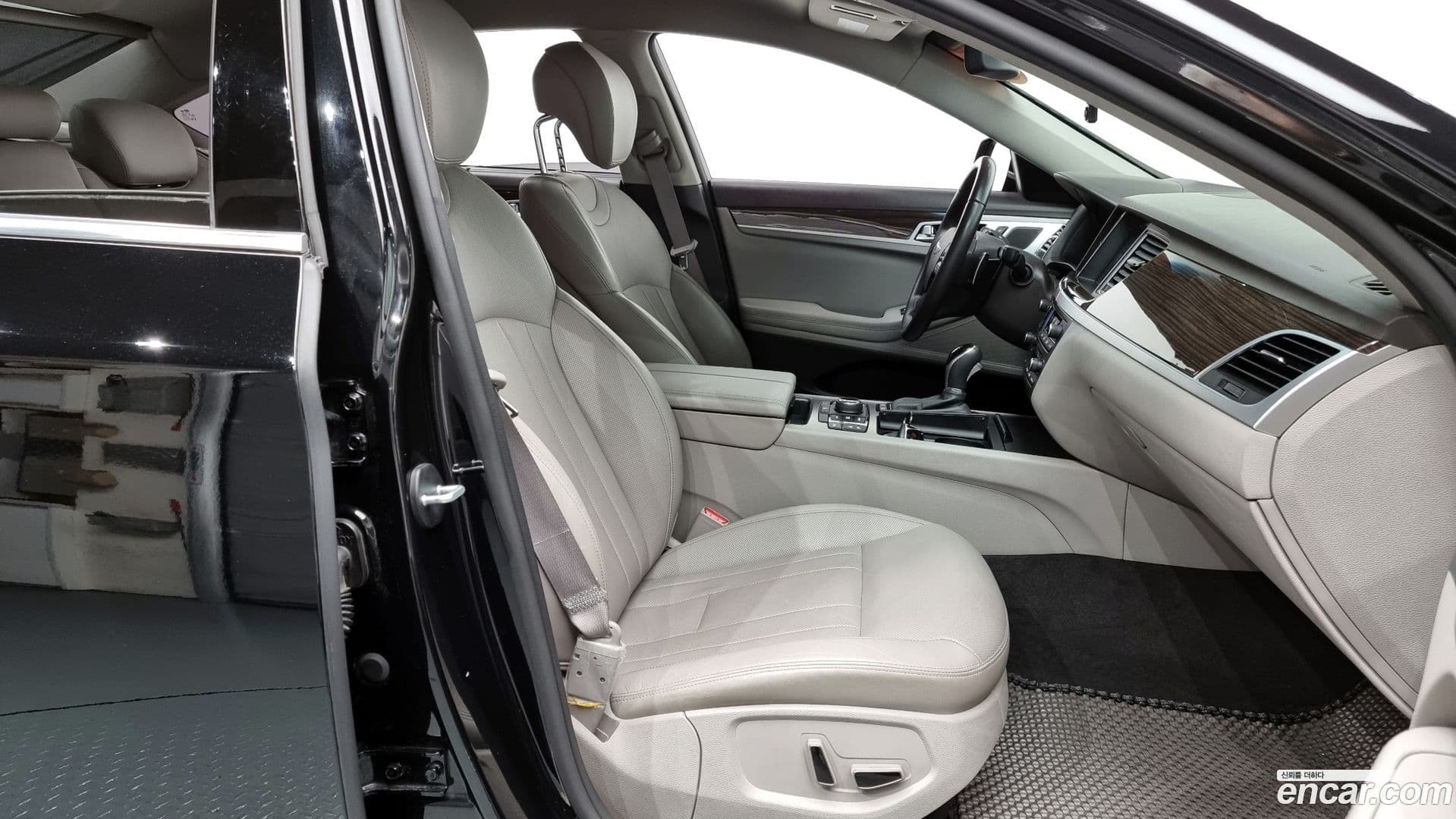 Main__Slider__Photo:Genesis Hyundai 2016.0-10