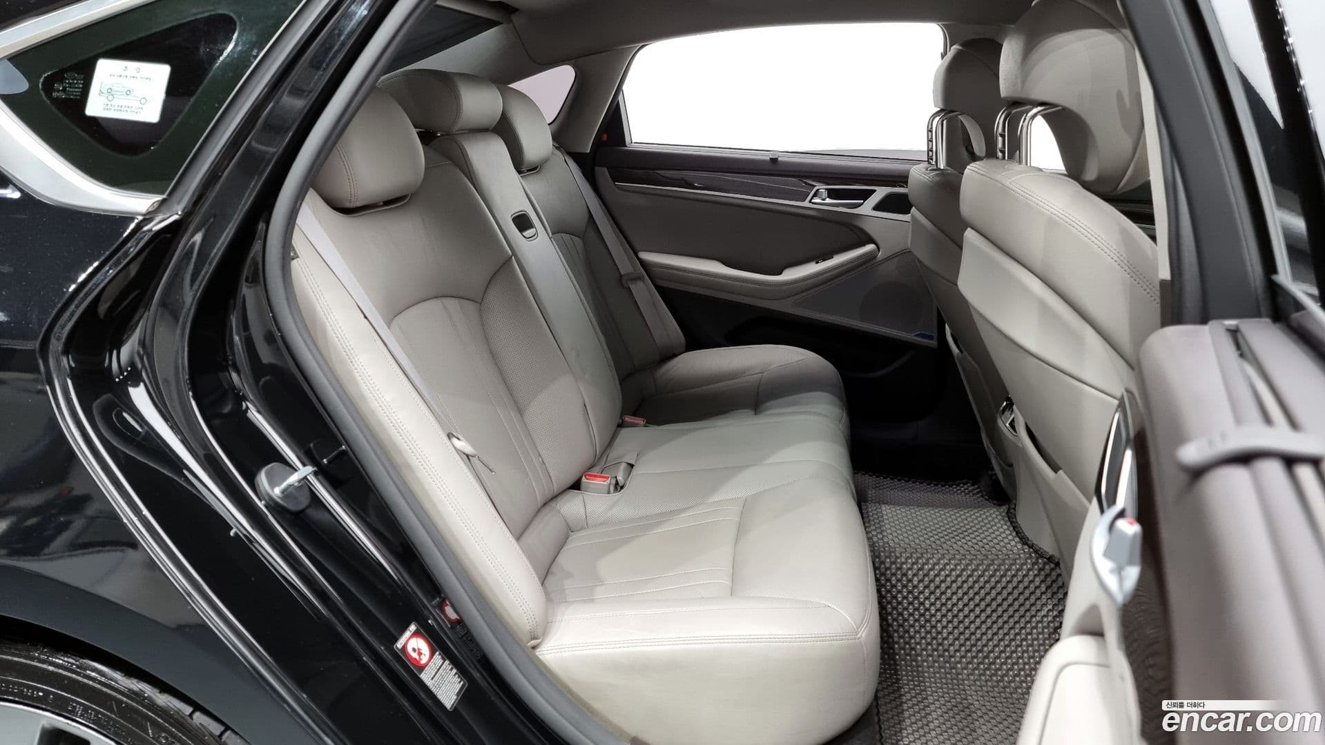 Main__Slider__Photo:Genesis Hyundai 2016.0-11