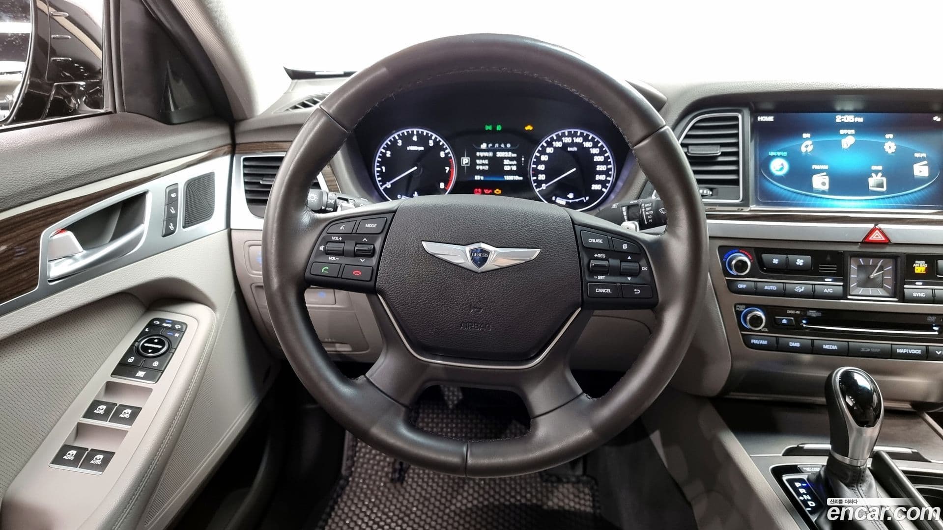 Main__Slider__Photo:Genesis Hyundai 2016.0-12