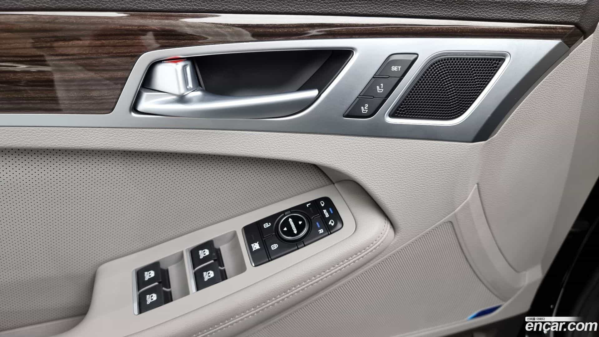 Genesis Hyundai 2016.0-OPTION-022