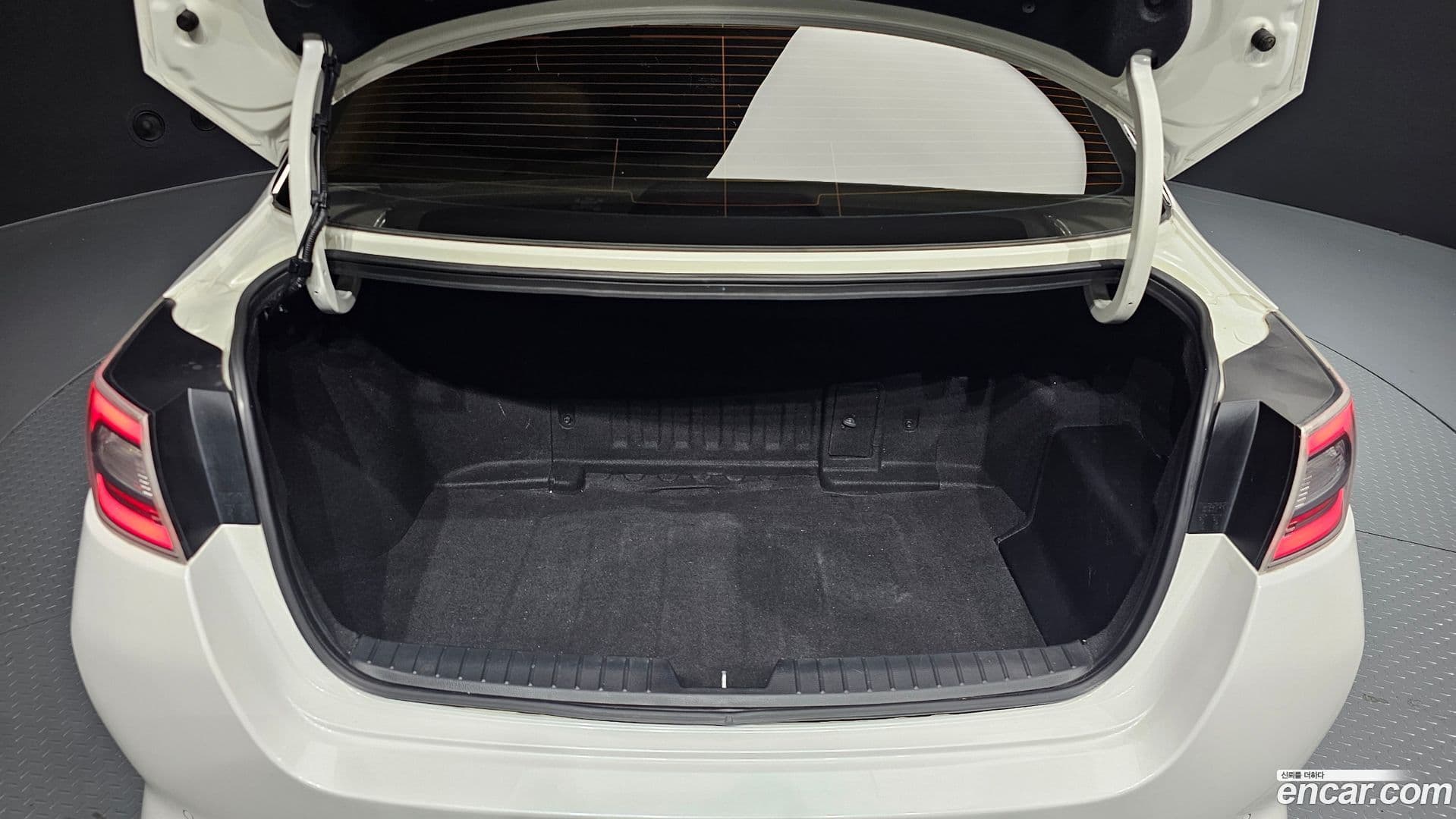 Main__Slider__Photo:K5 Kia 2014.2-19