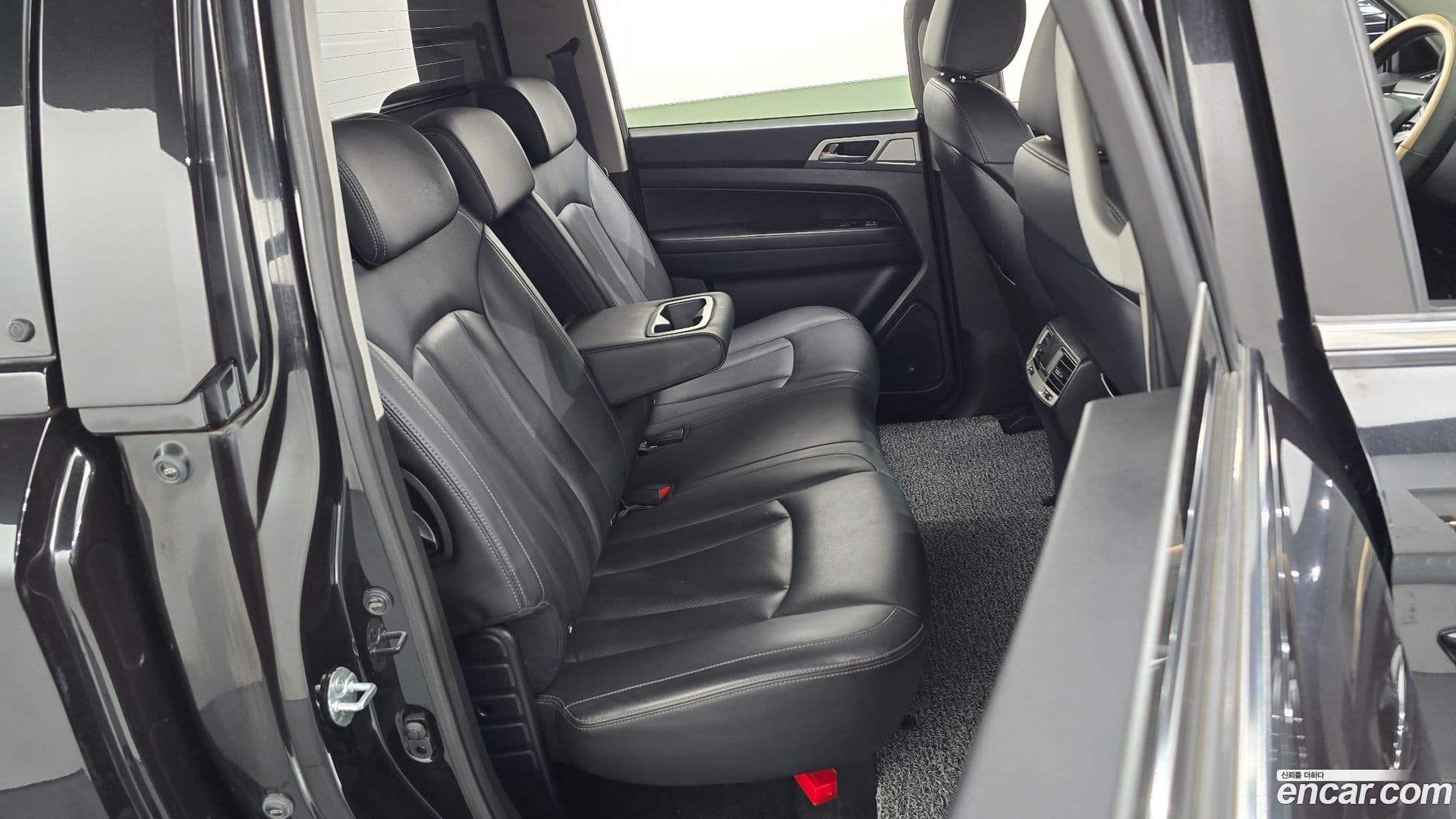 Main__Slider__Photo:Rexton KG_Mobility_Ssangyong 2019.3-11