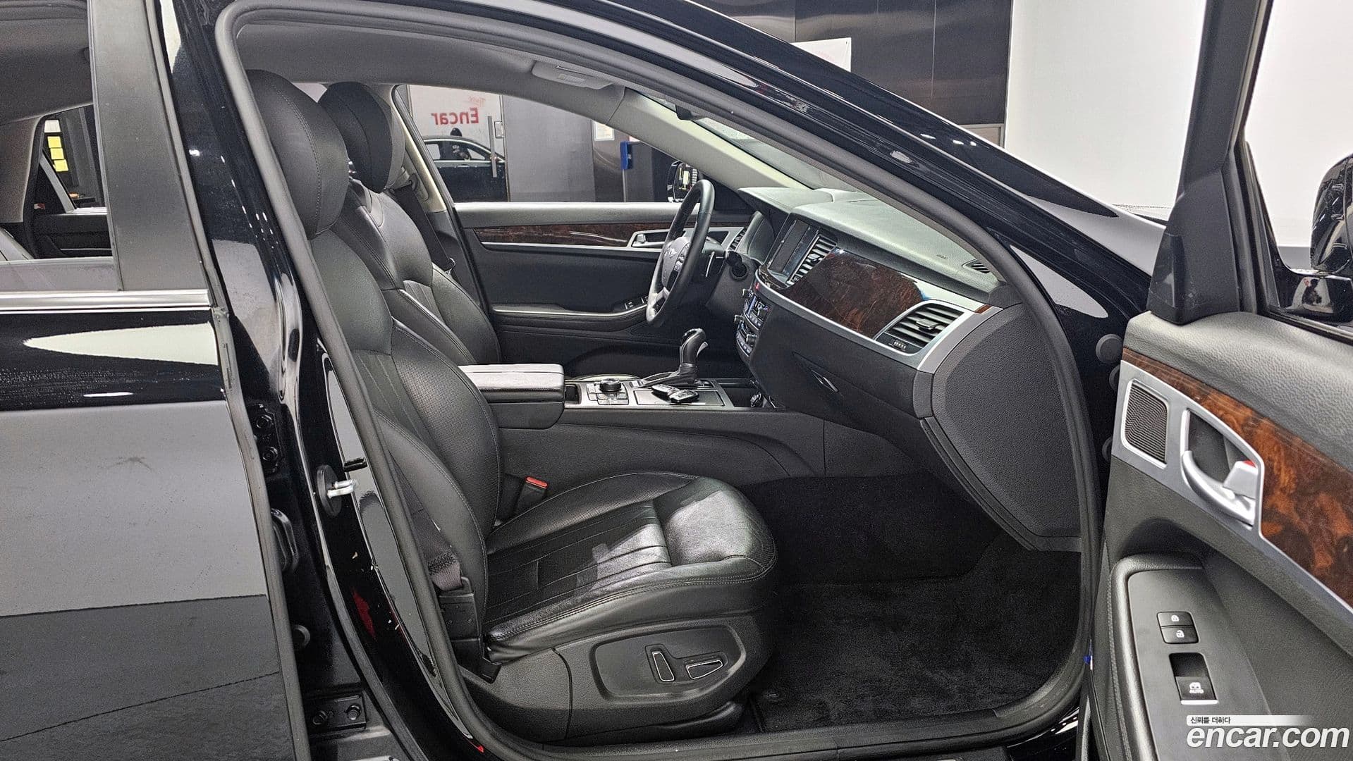 Main__Slider__Photo:Genesis Hyundai 2016.2-9