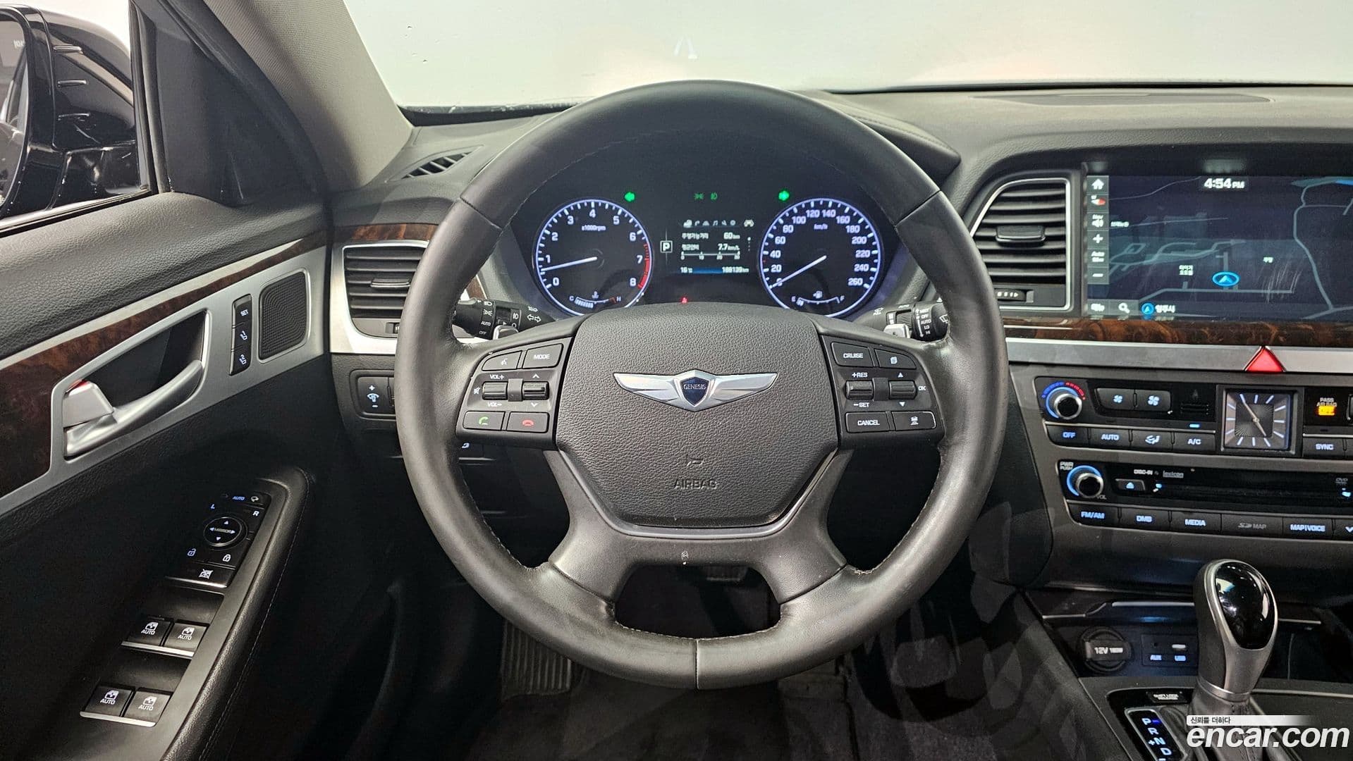 Main__Slider__Photo:Genesis Hyundai 2016.2-12