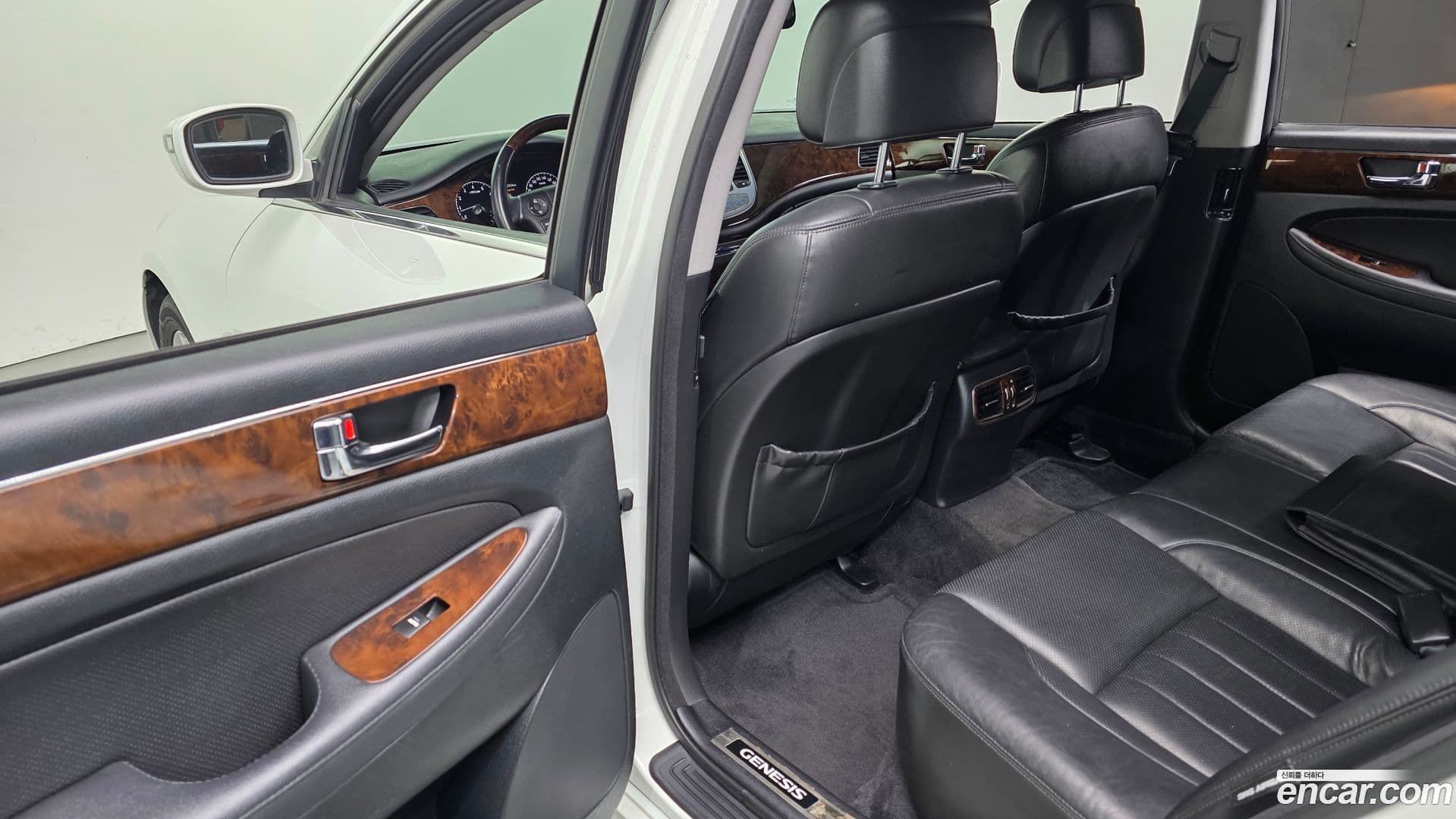 Main__Slider__Photo:Genesis Hyundai 2010.4-17