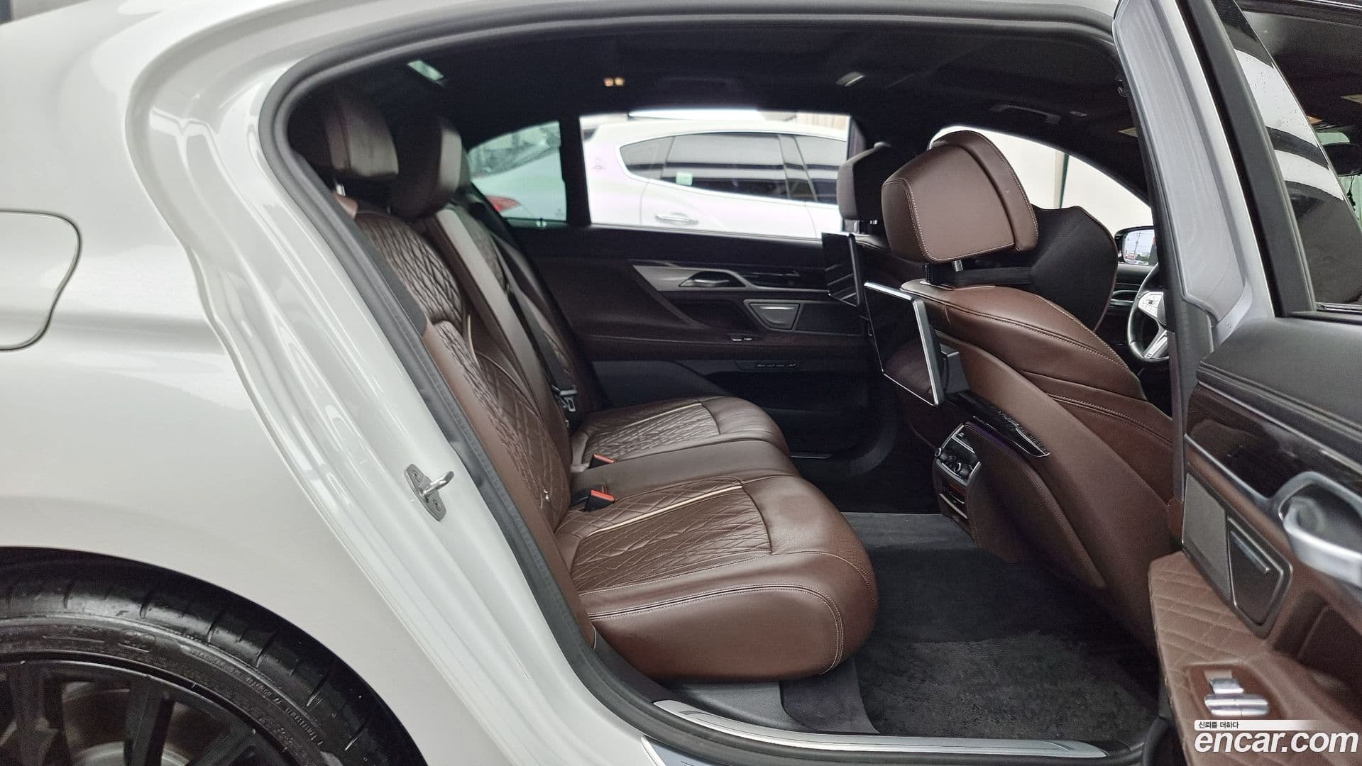 Main__Slider__Photo:7-Series BMW 2019.11-11