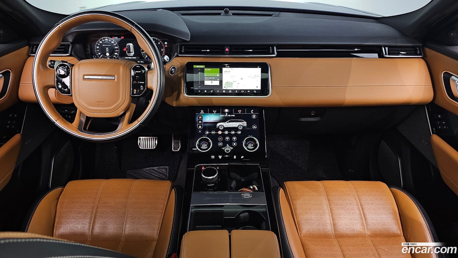 Main__Slider__Photo:Range Rover Velar Land Rover 2019.3-6