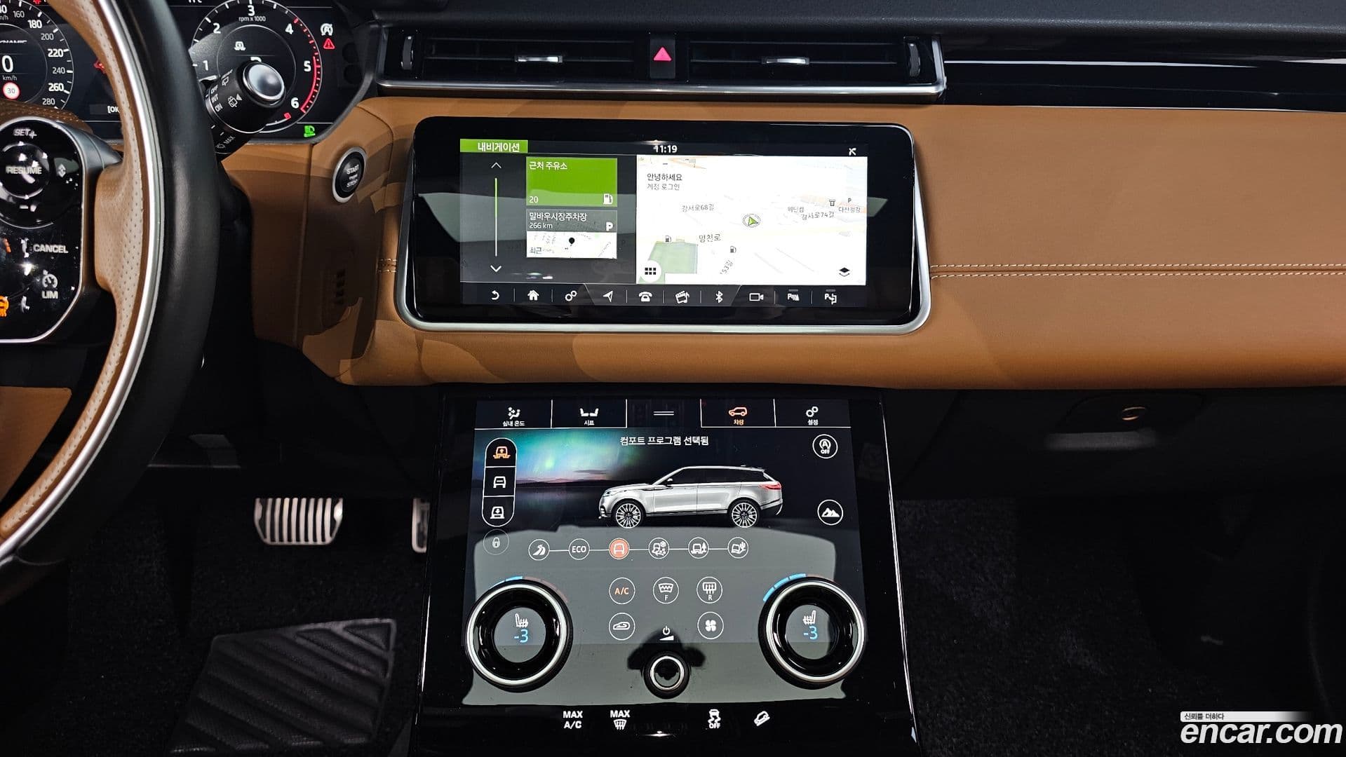 Main__Slider__Photo:Range Rover Velar Land Rover 2019.3-13