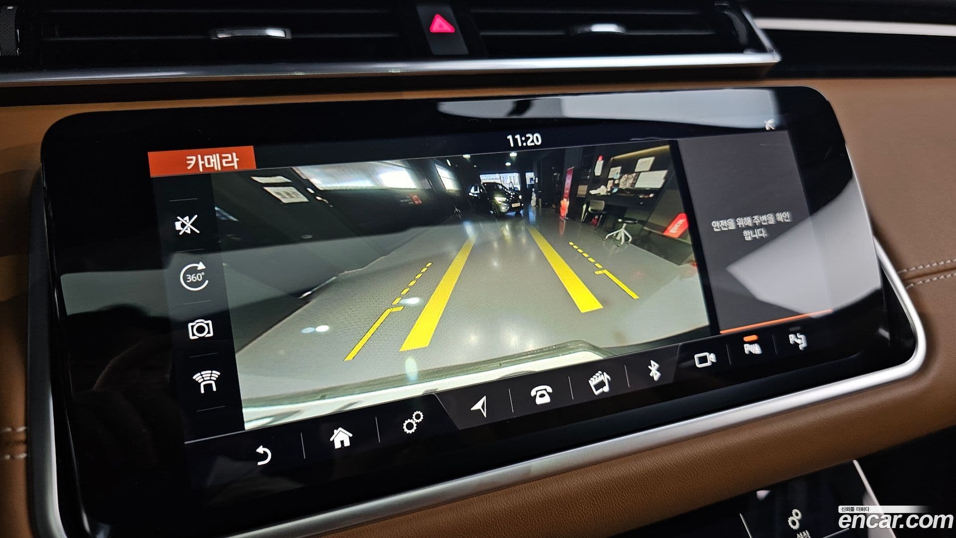 Main__Slider__Photo:Range Rover Velar Land Rover 2019.3-14