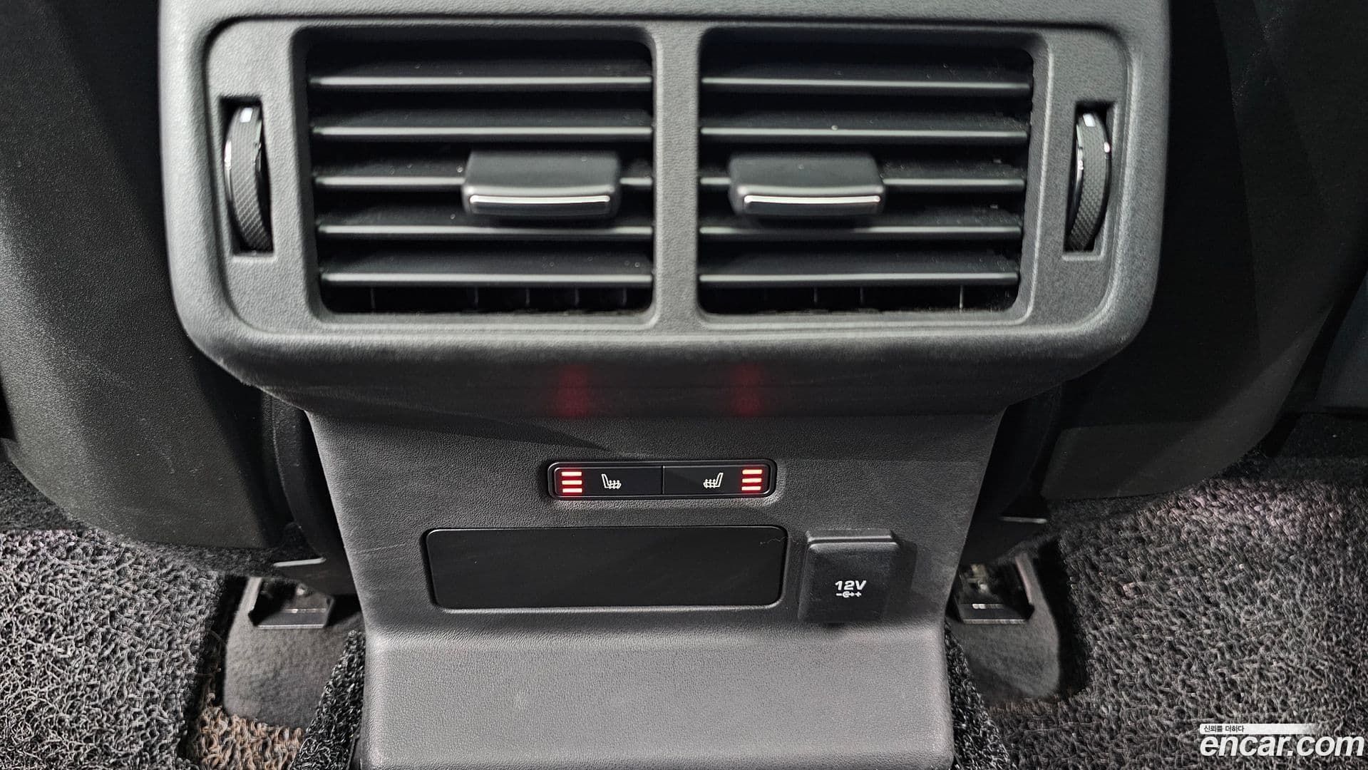 Main__Slider__Photo:Range Rover Velar Land Rover 2019.3-17