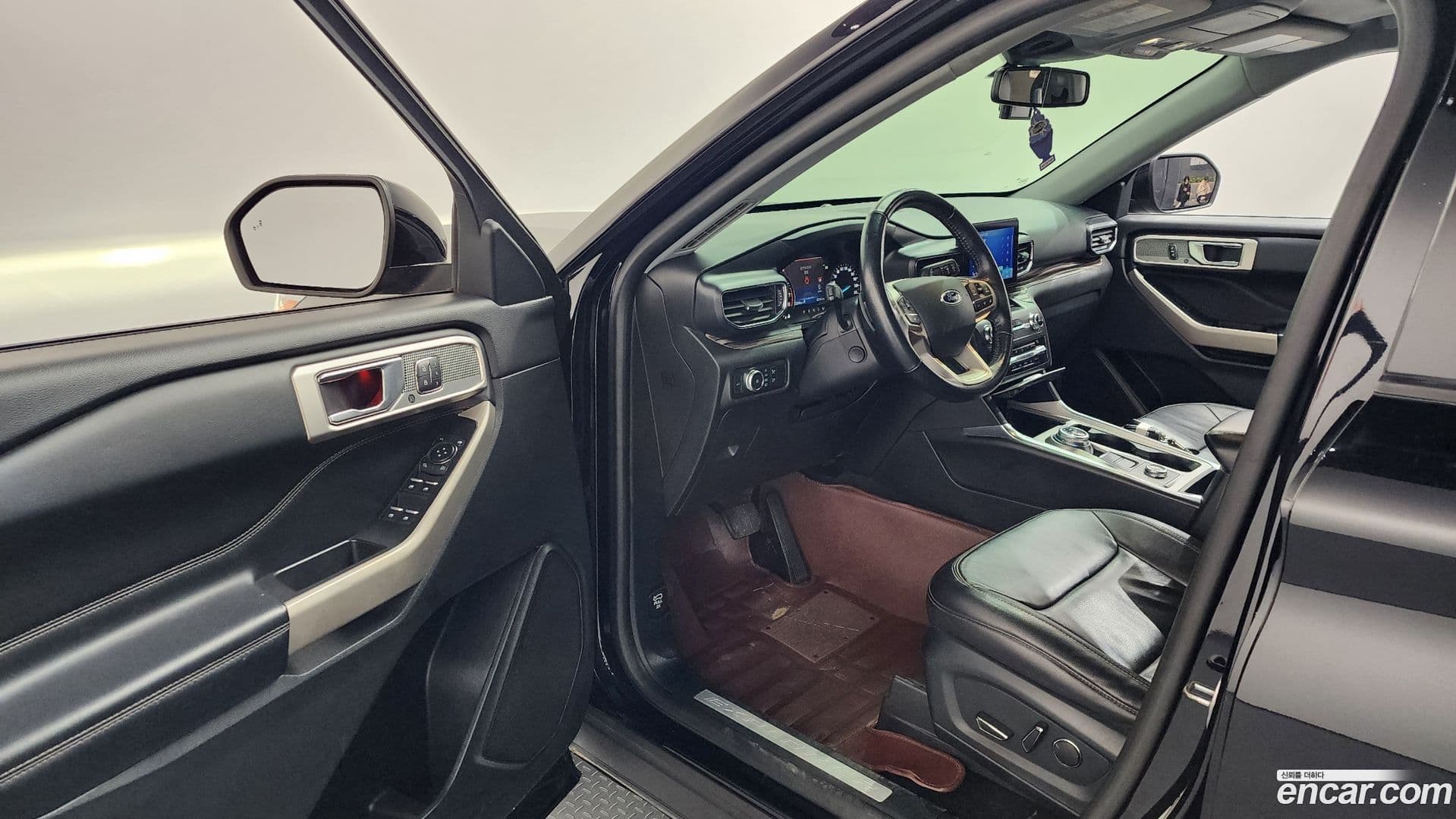 Main__Slider__Photo:Explorer Ford 2020.7-9