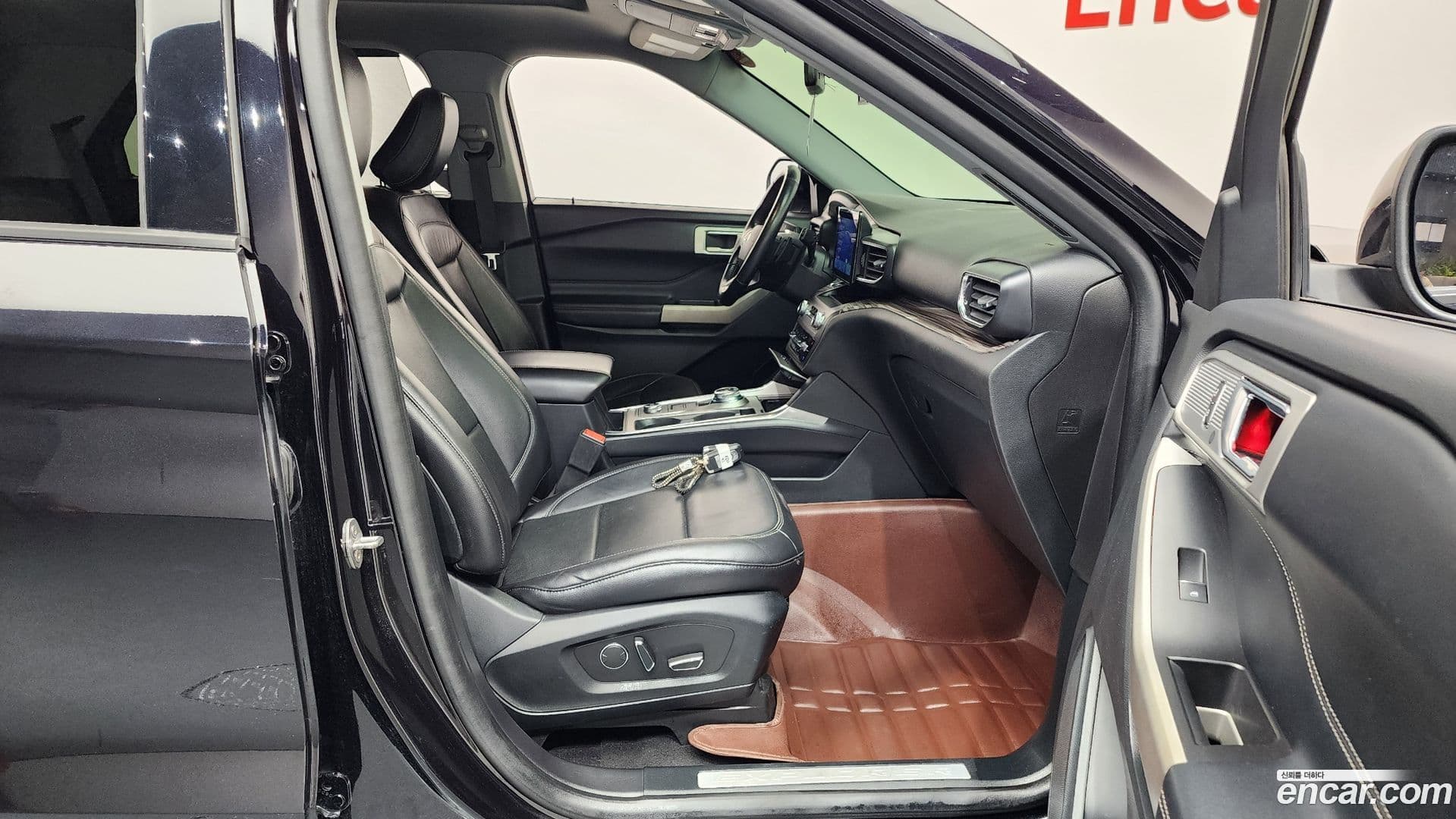 Main__Slider__Photo:Explorer Ford 2020.7-10