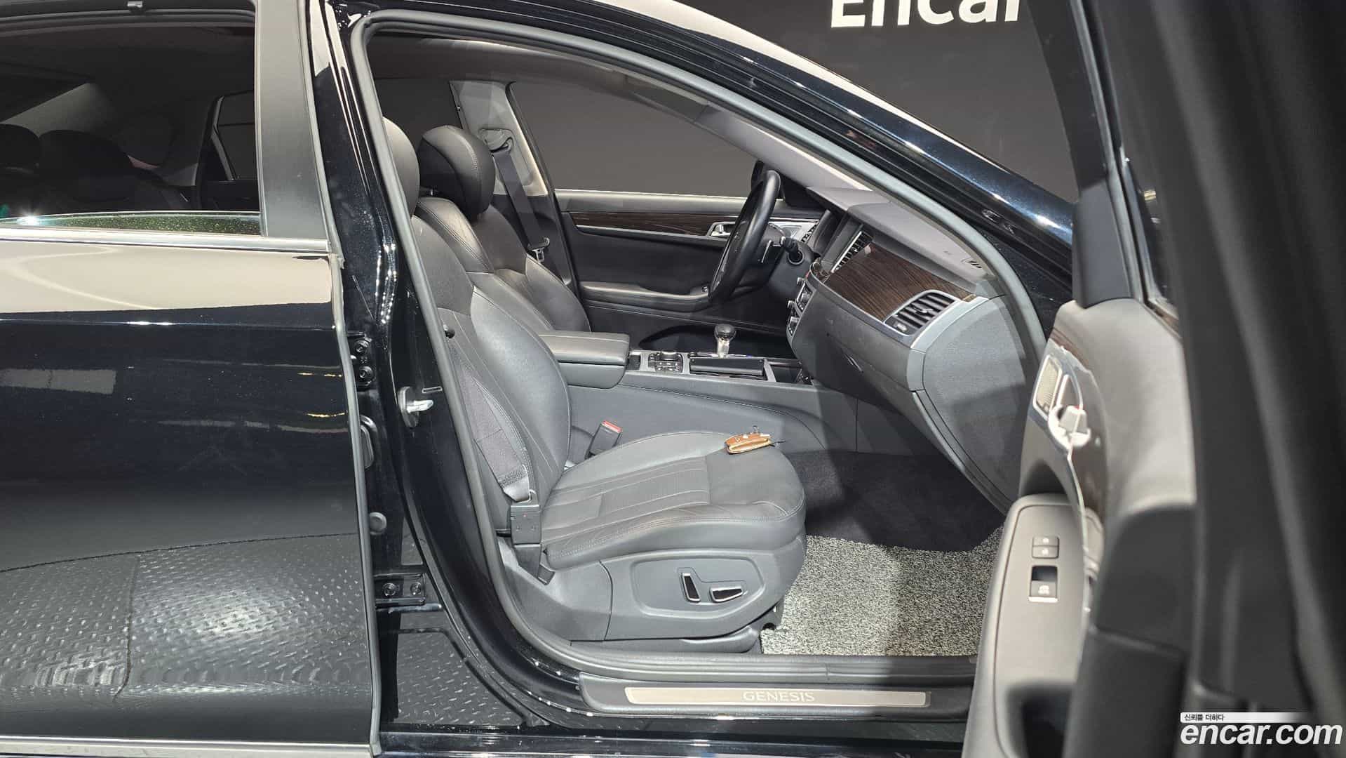 G80 Genesis 2017.1-INNER-010