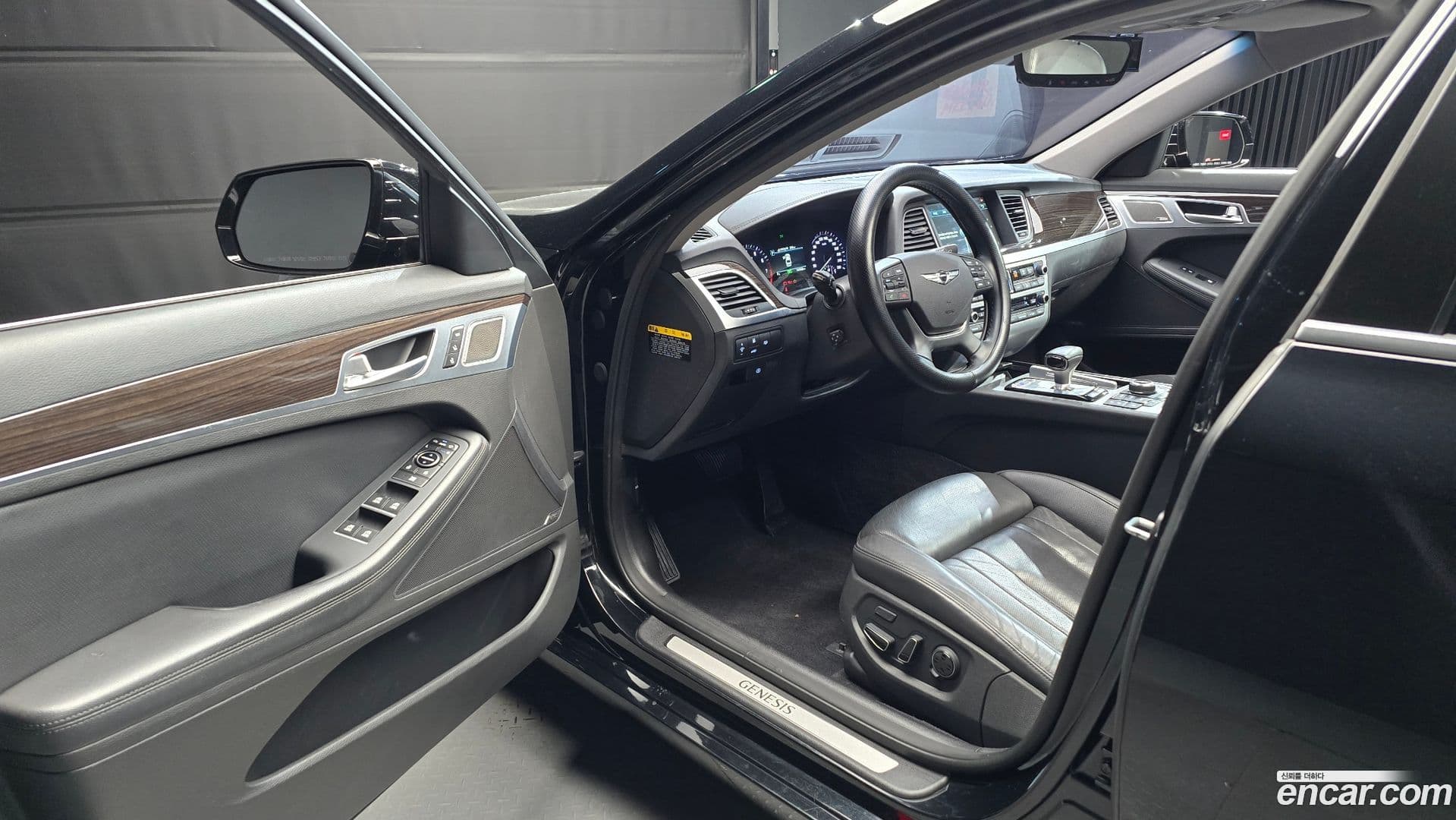 Main__Slider__Photo:G80 Genesis 2017.1-10