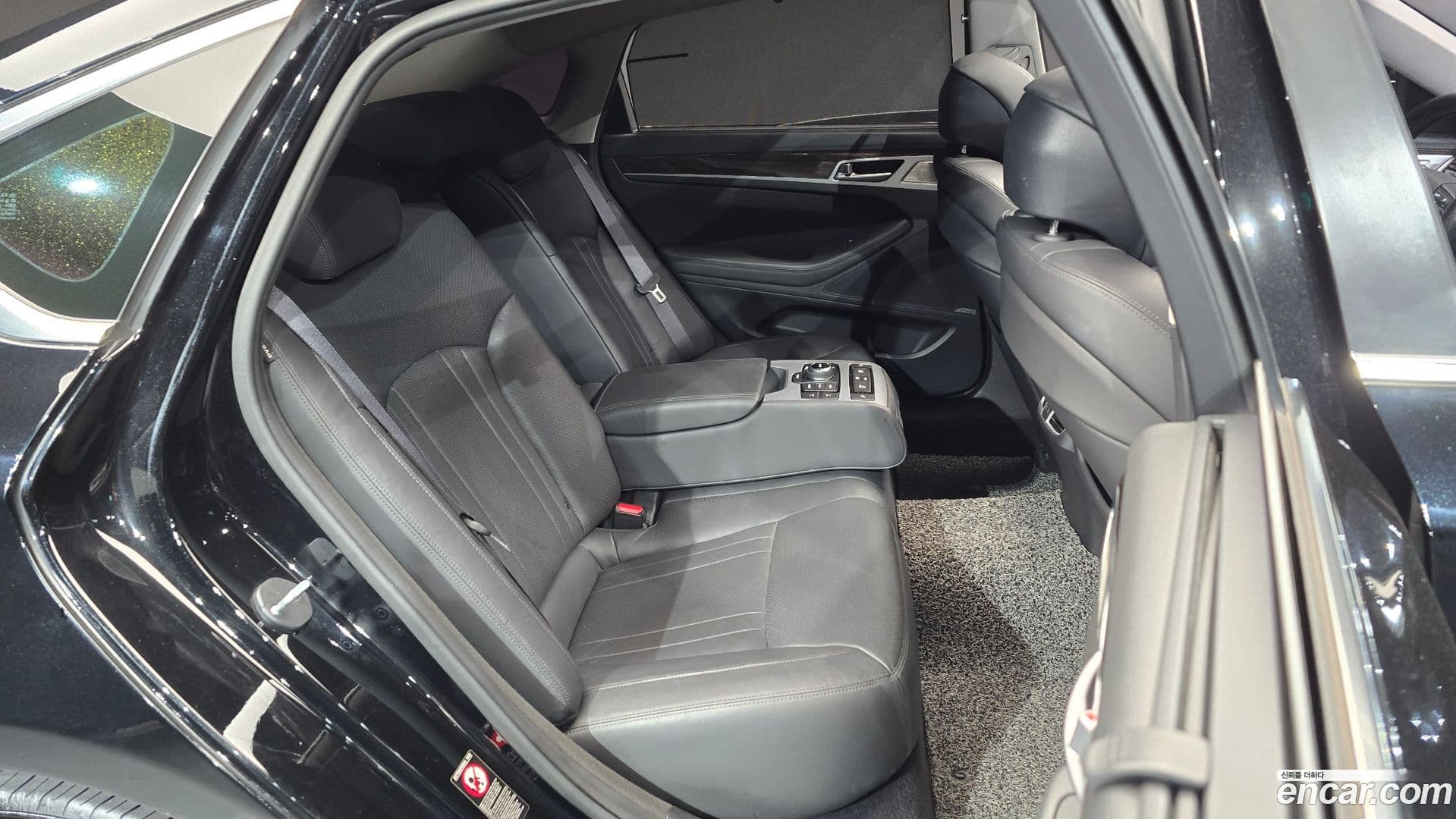 Main__Slider__Photo:G80 Genesis 2017.1-11