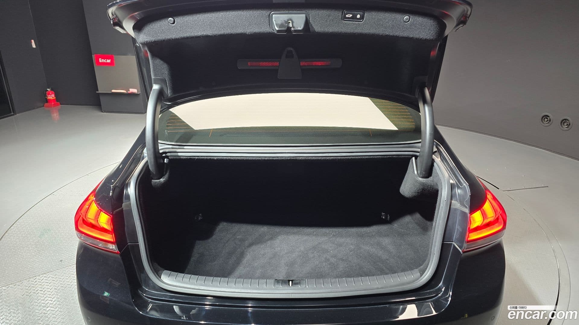 Main__Slider__Photo:G80 Genesis 2017.1-19