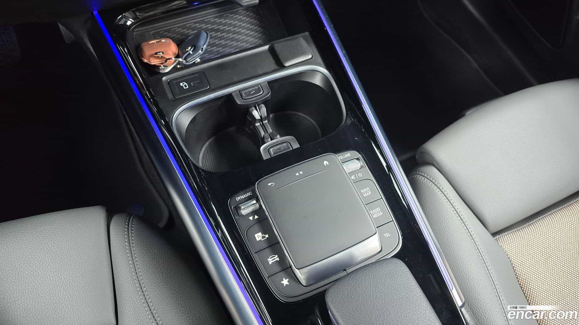 EQA Mercedes-Benz 2023.4-INNER-009