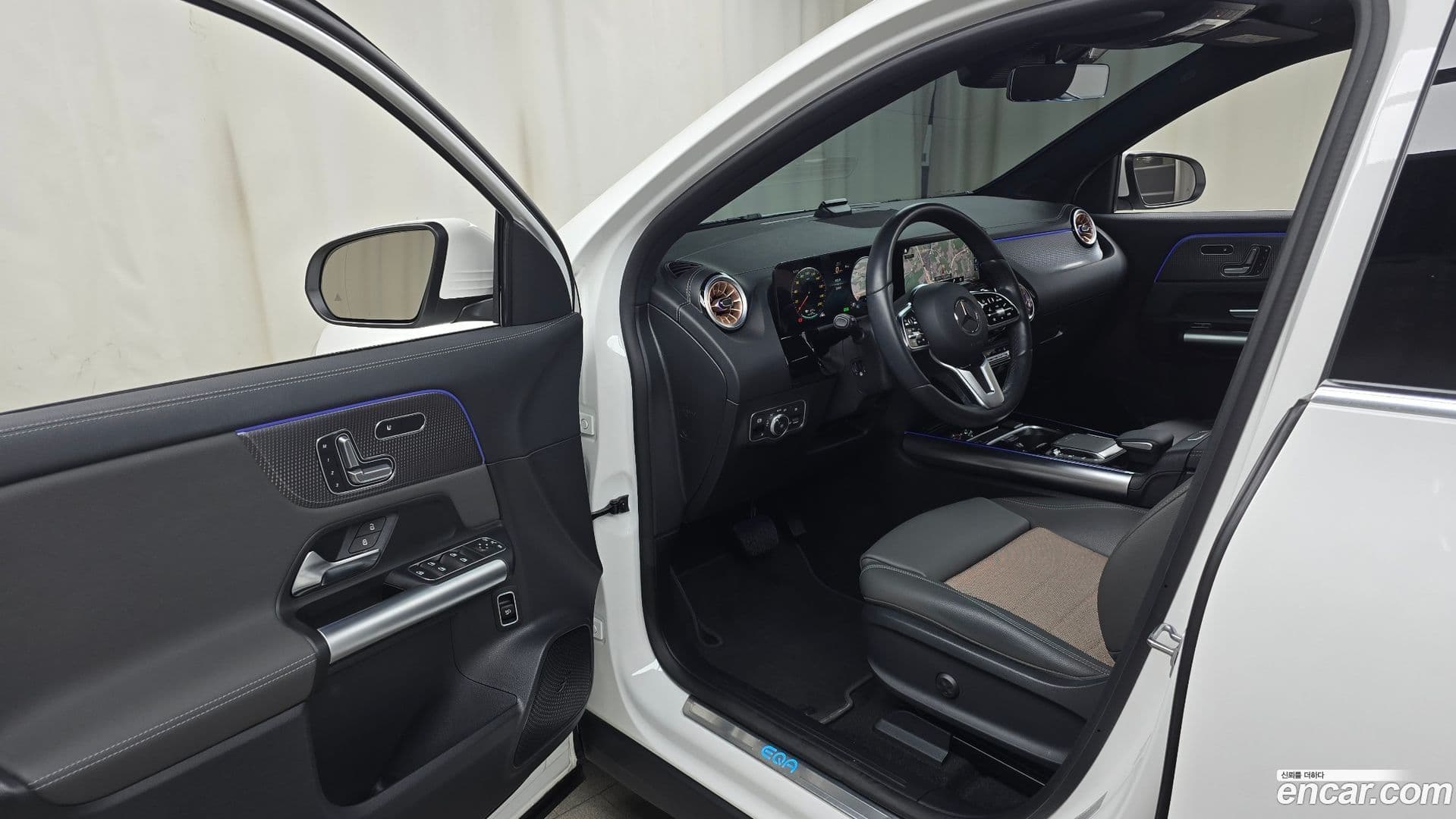 Main__Slider__Photo:EQA Mercedes-Benz 2023.4-10