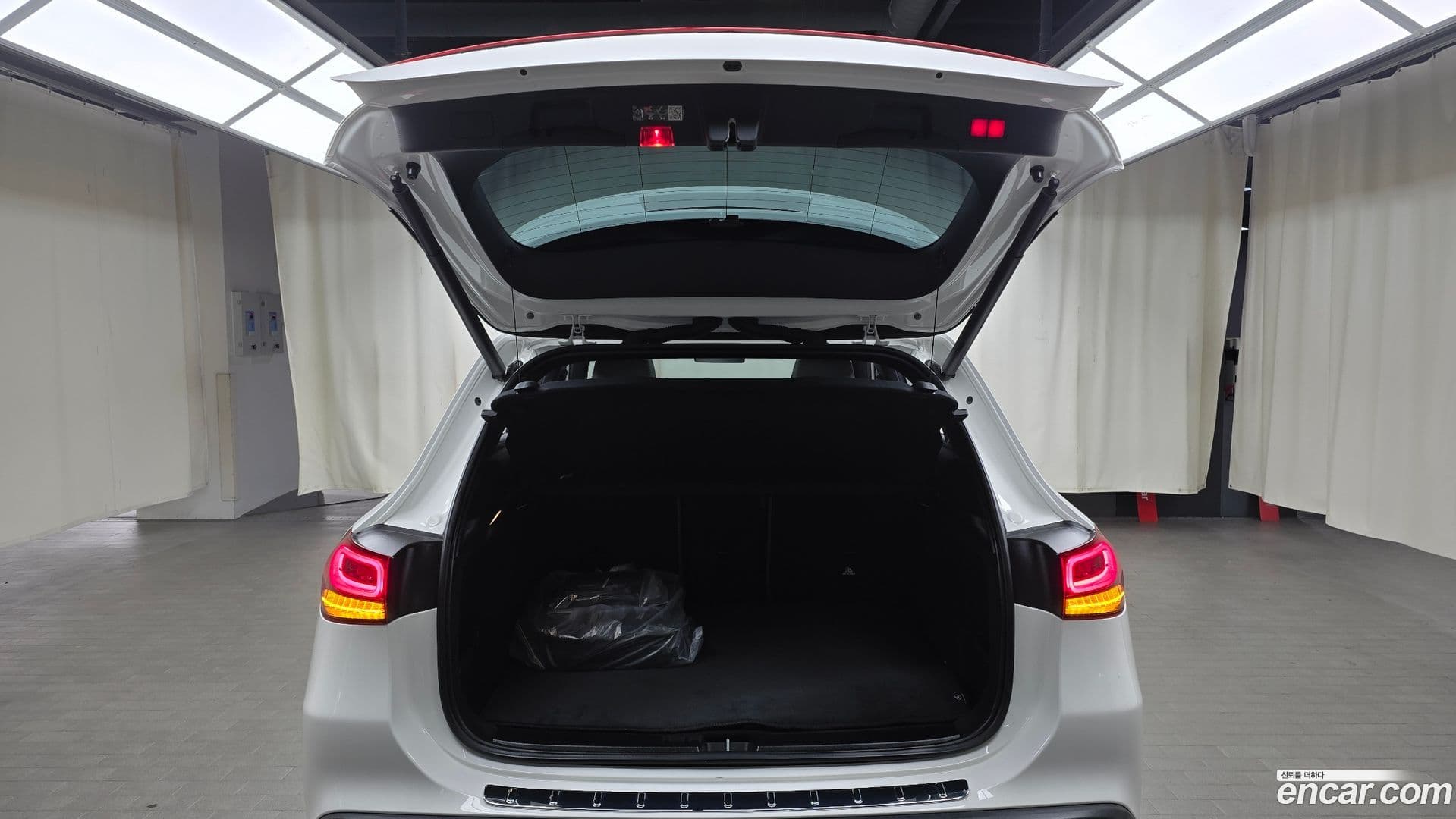 Main__Slider__Photo:EQA Mercedes-Benz 2023.4-19