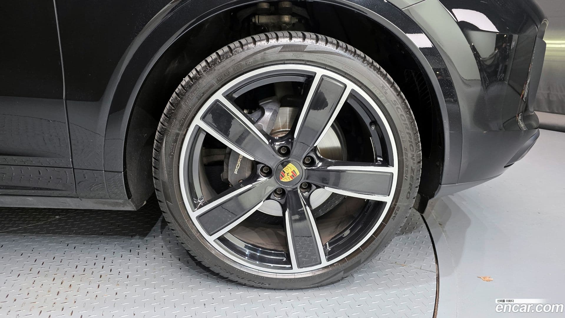 Main__Slider__Photo:Cayenne Porsche 2023.3-4