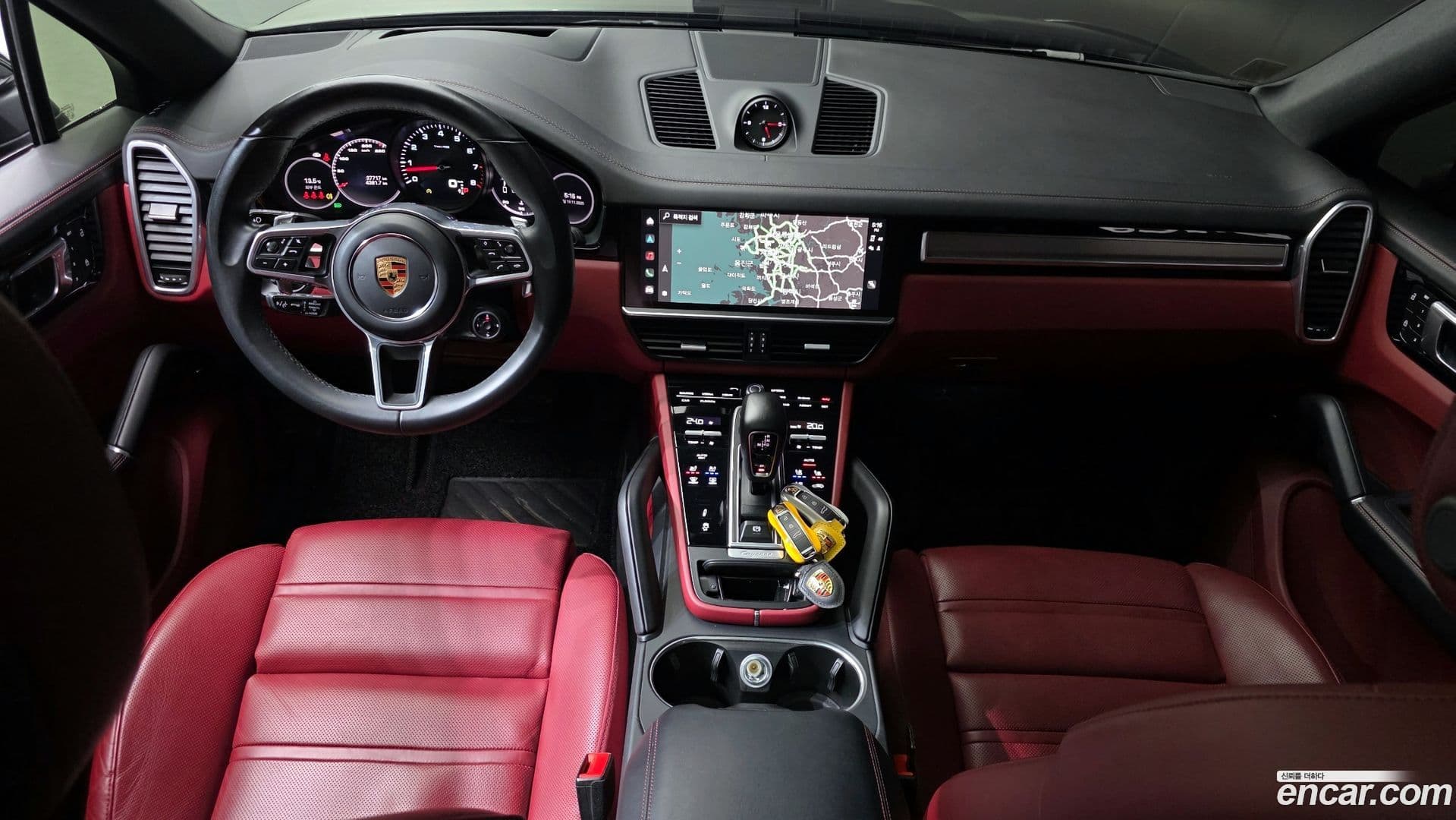 Main__Slider__Photo:Cayenne Porsche 2023.3-6