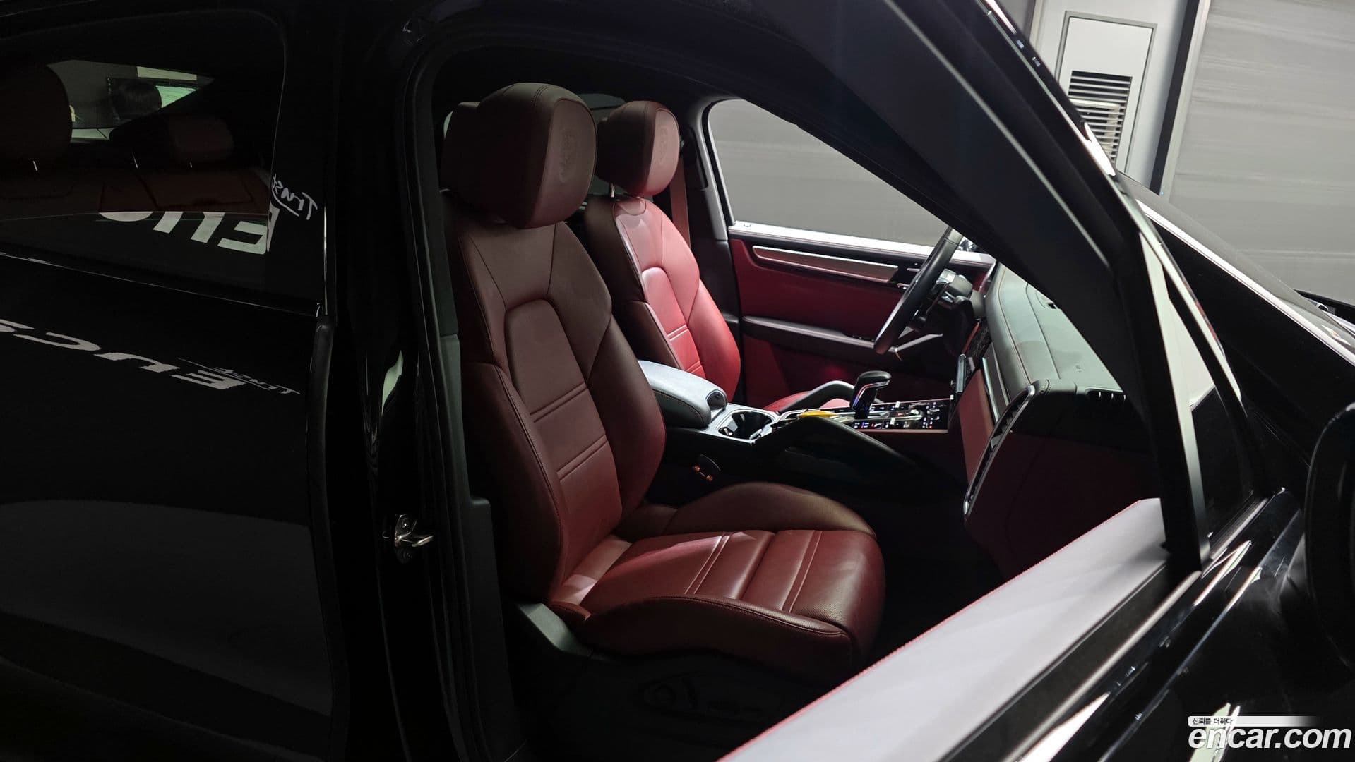 Main__Slider__Photo:Cayenne Porsche 2023.3-11