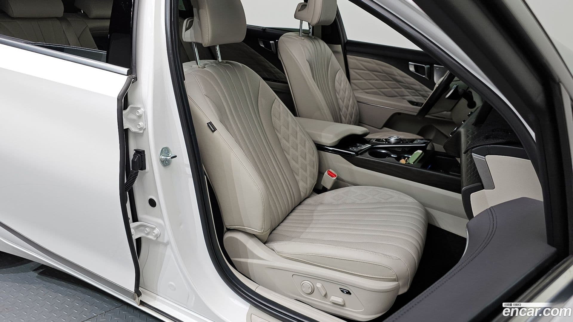 Main__Slider__Photo:K8 Kia 2023.4-9