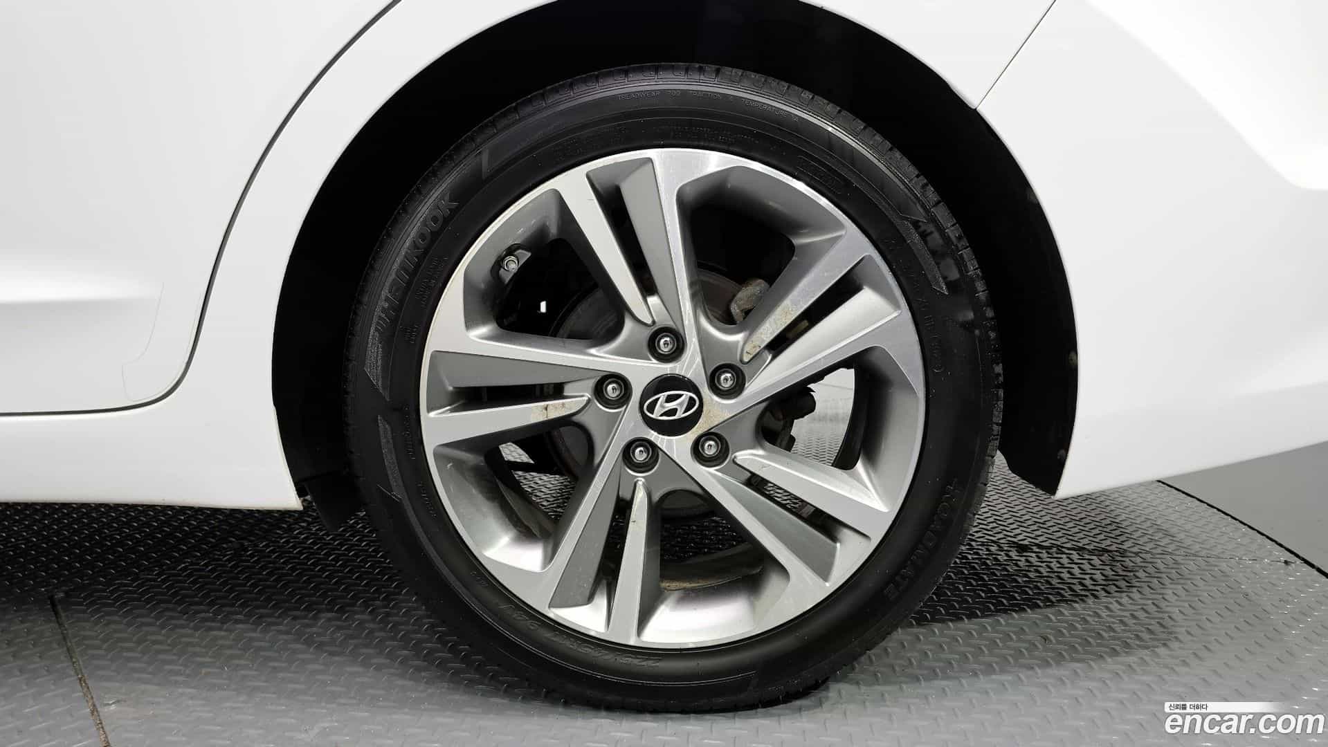 AVANTE Hyundai 2018.4-OUTER-005