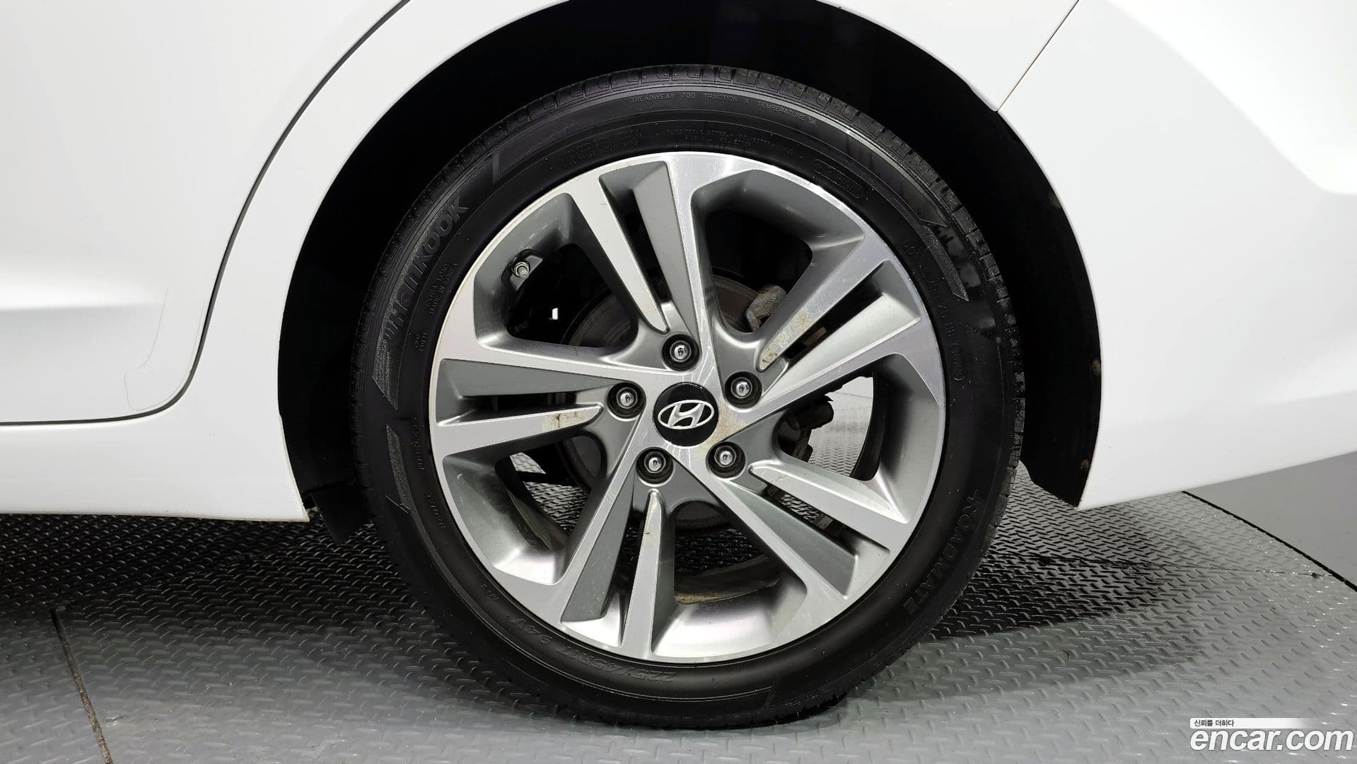 Main__Slider__Photo:AVANTE Hyundai 2018.4-4