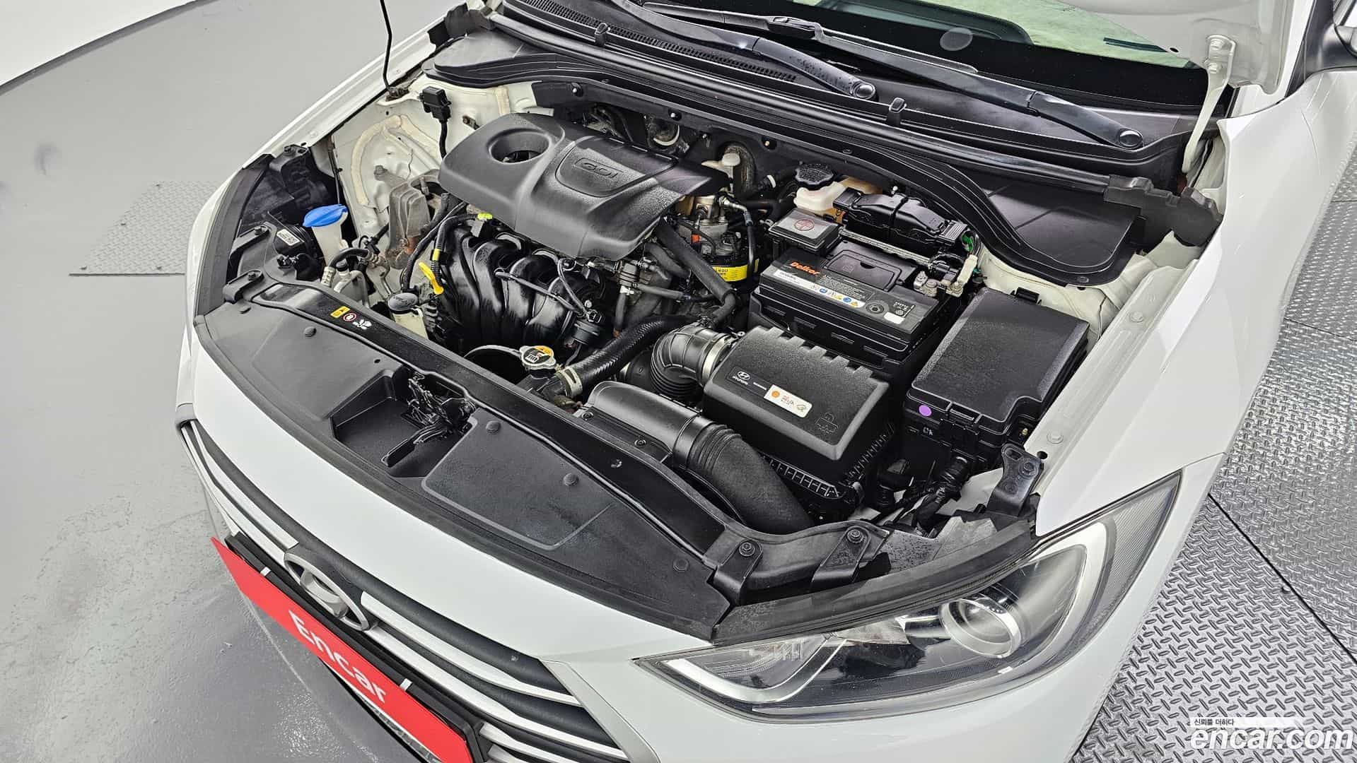 AVANTE Hyundai 2018.4-INNER-006