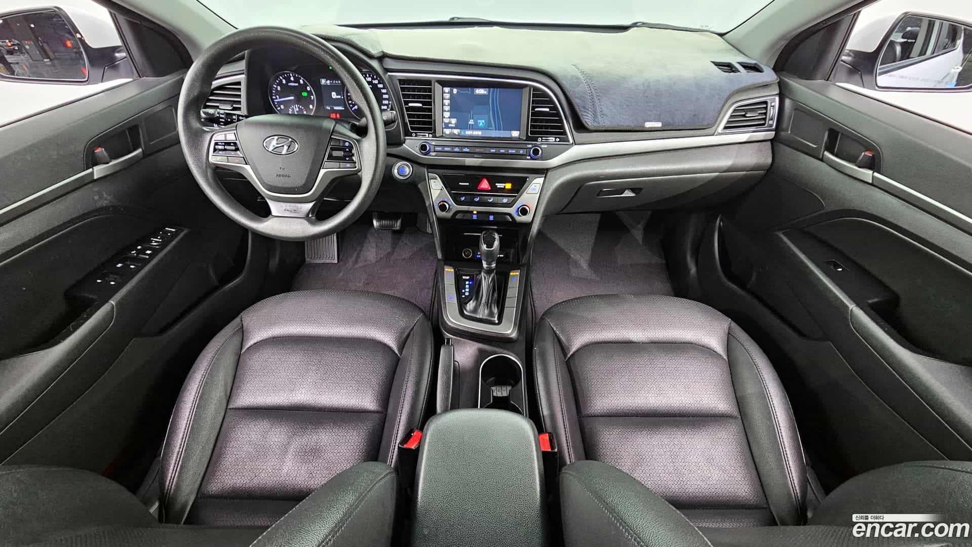 AVANTE Hyundai 2018.4-INNER-007