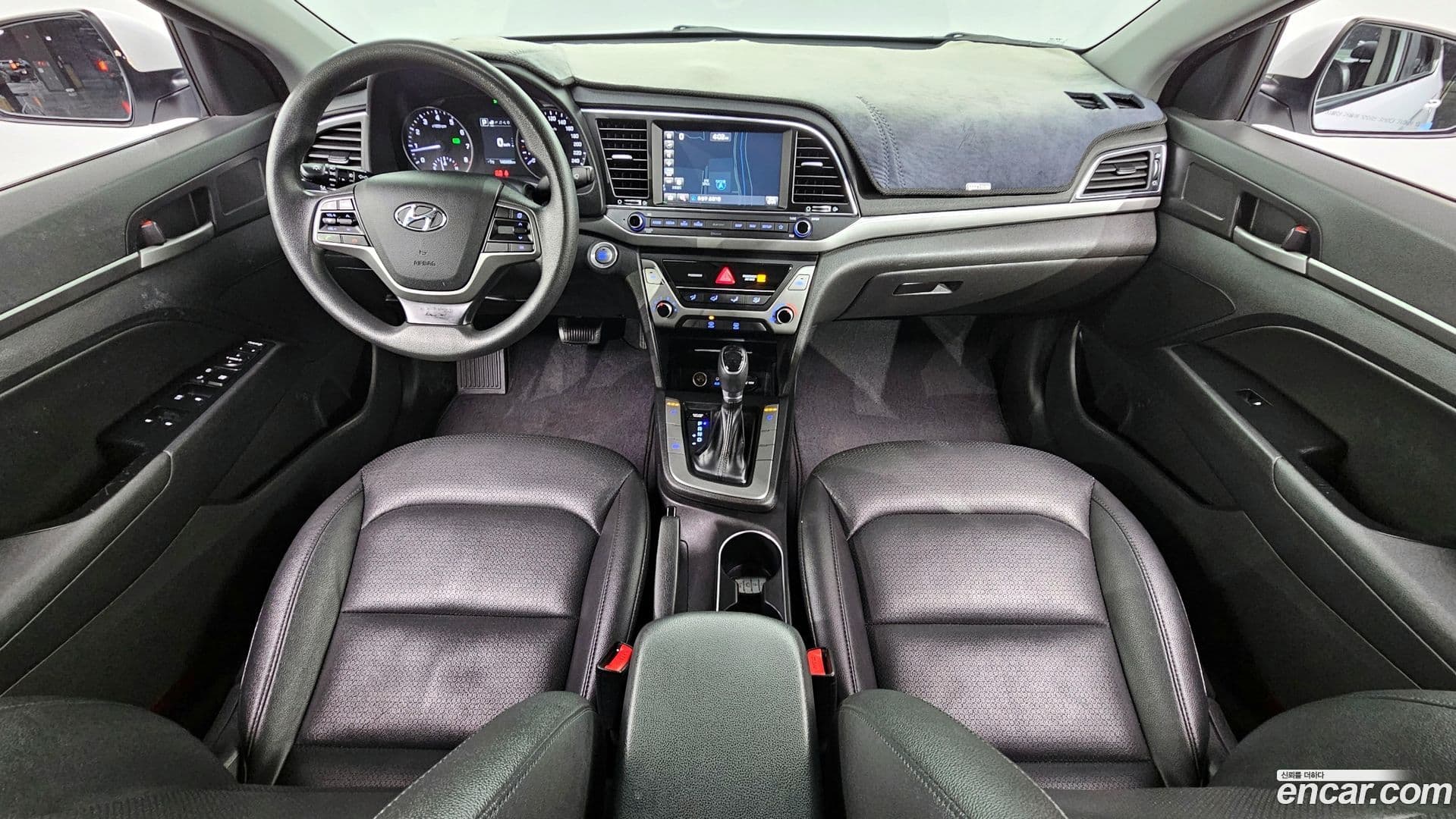 Main__Slider__Photo:AVANTE Hyundai 2018.4-6