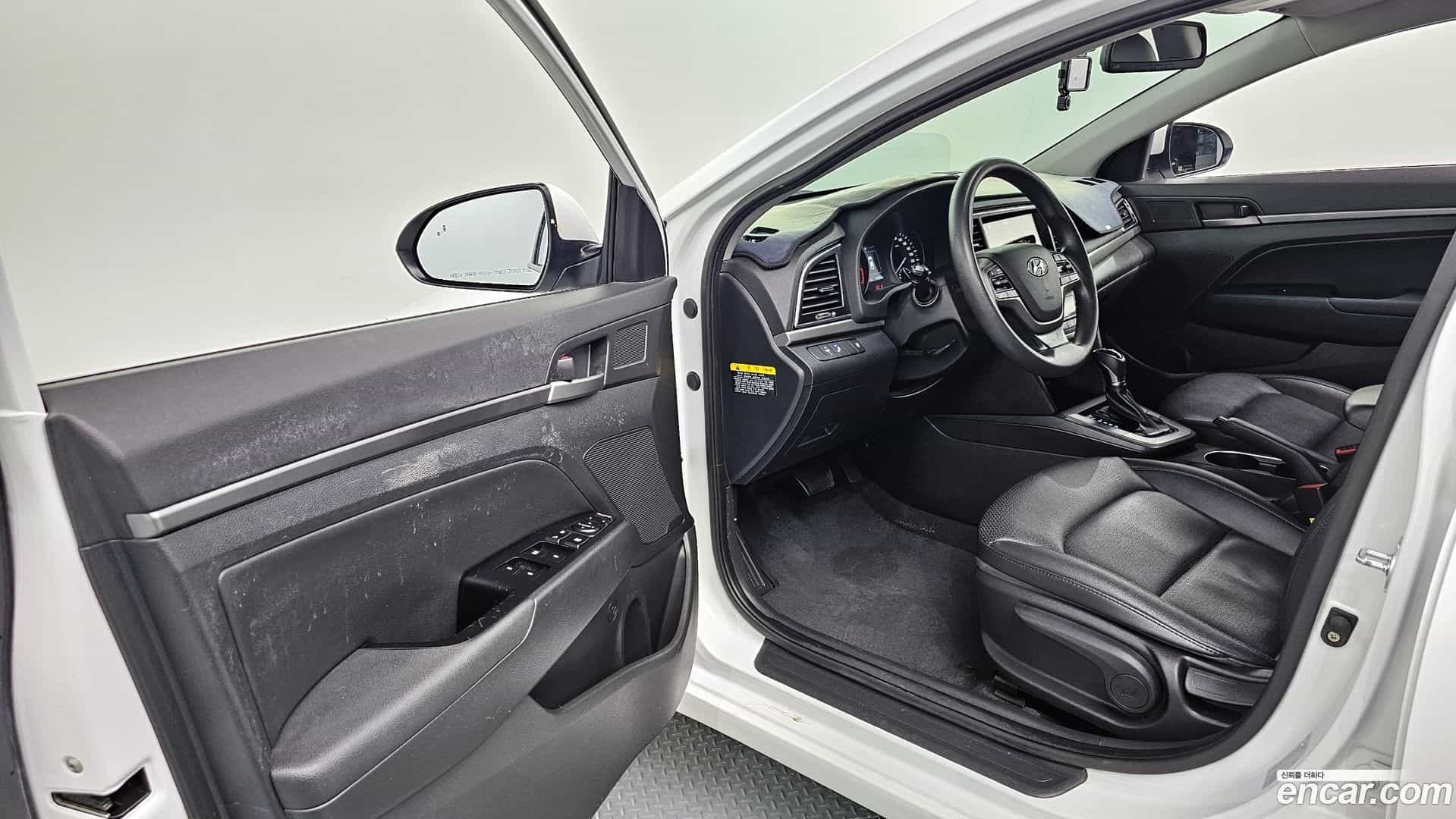 AVANTE Hyundai 2018.4-INNER-010