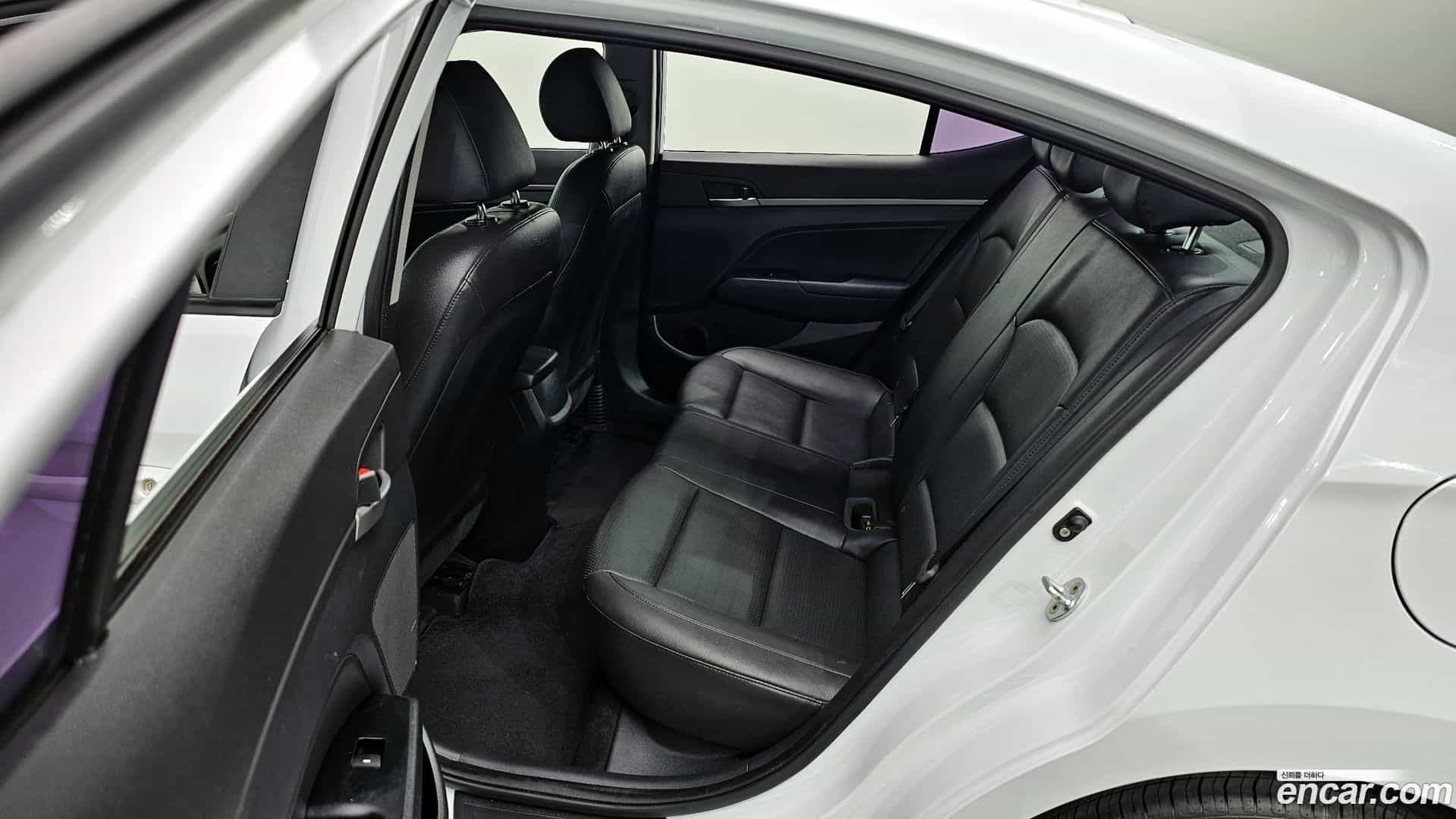 AVANTE Hyundai 2018.4-OPTION-015