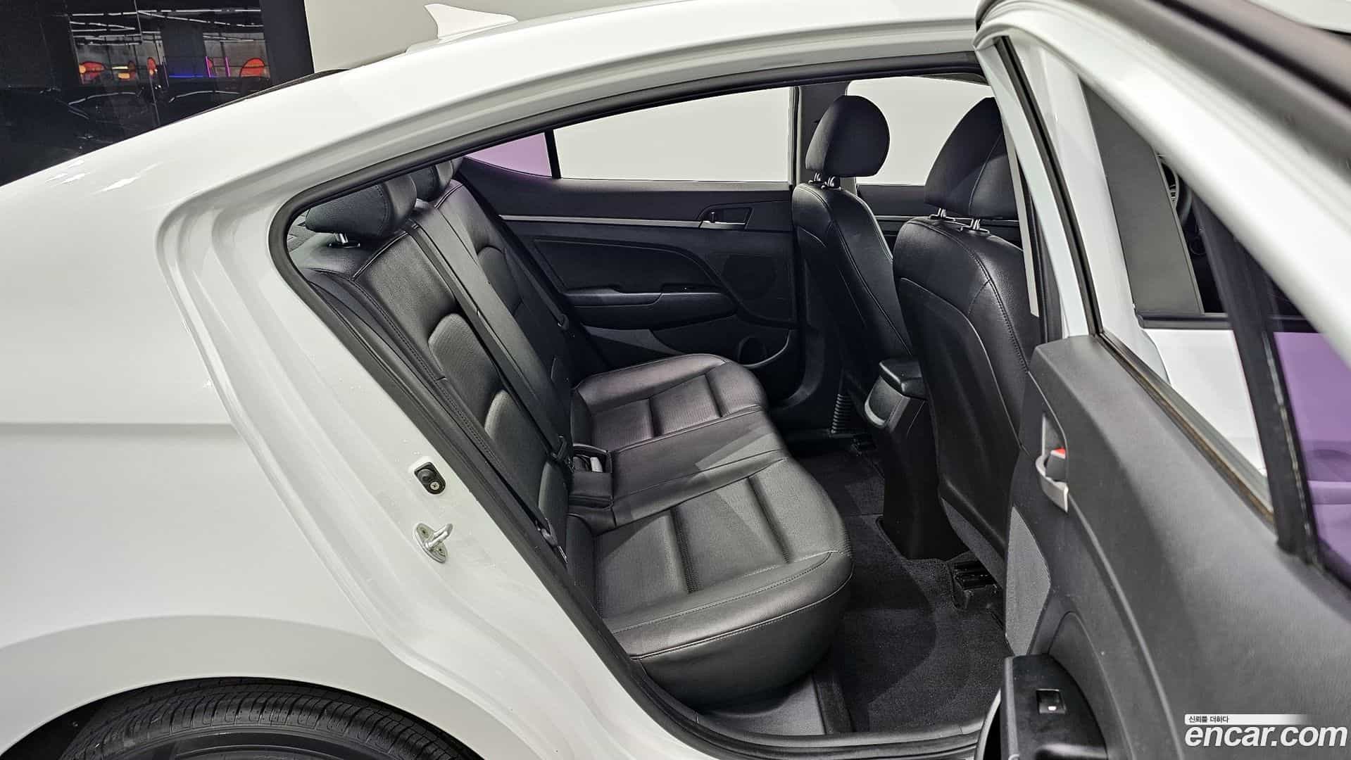 AVANTE Hyundai 2018.4-OPTION-016