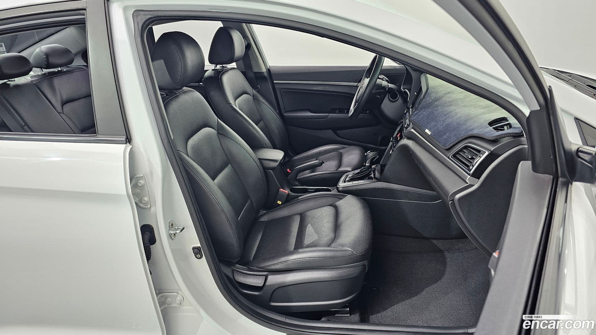 Main__Slider__Photo:AVANTE Hyundai 2018.4-12