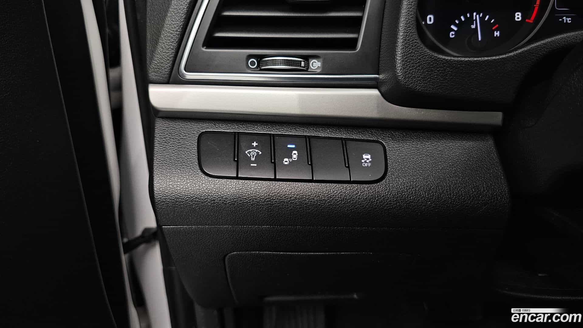 AVANTE Hyundai 2018.4-OPTION-019