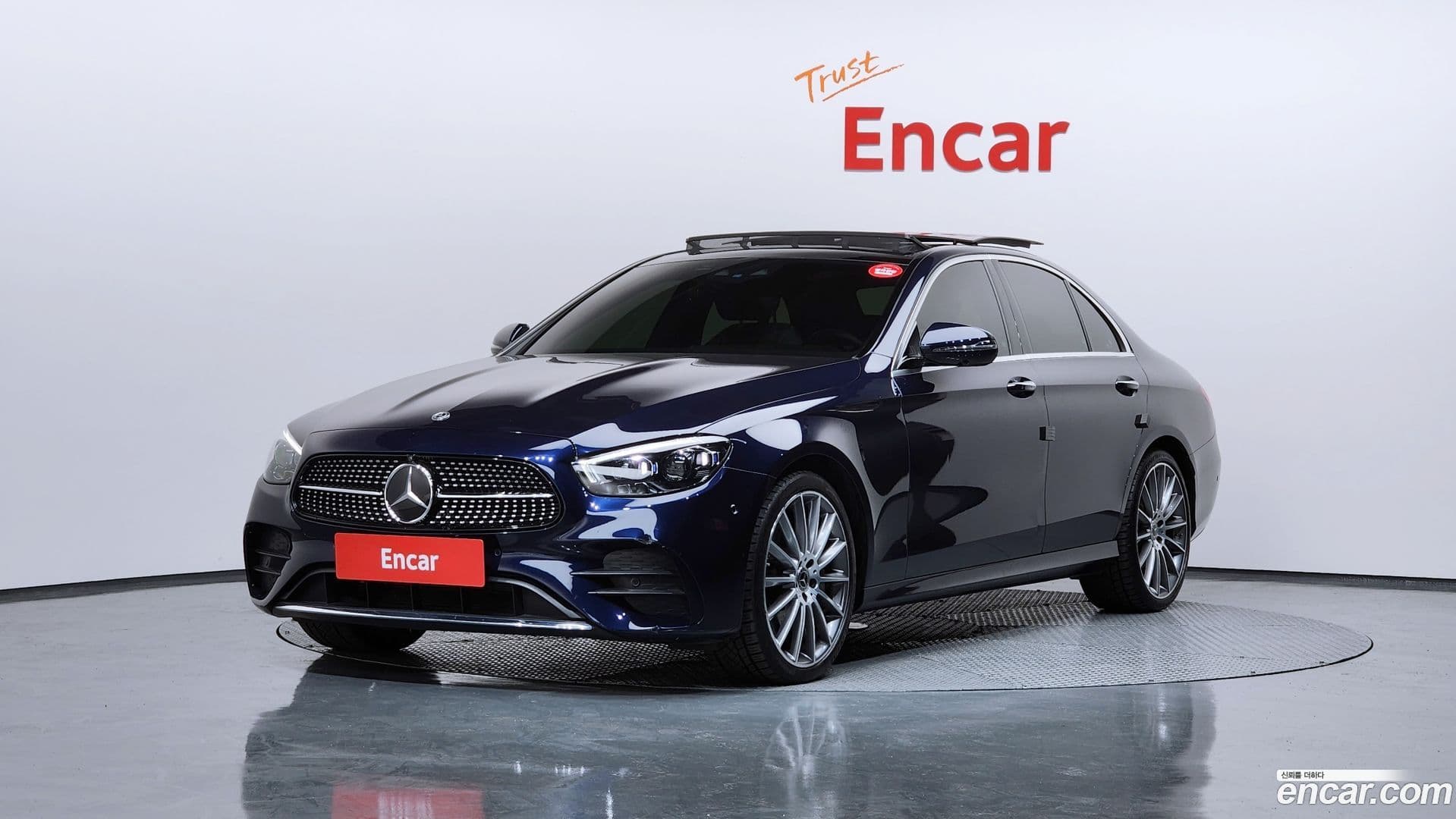 Main__Slider__Photo:E-Class Mercedes-Benz 2020.11-0